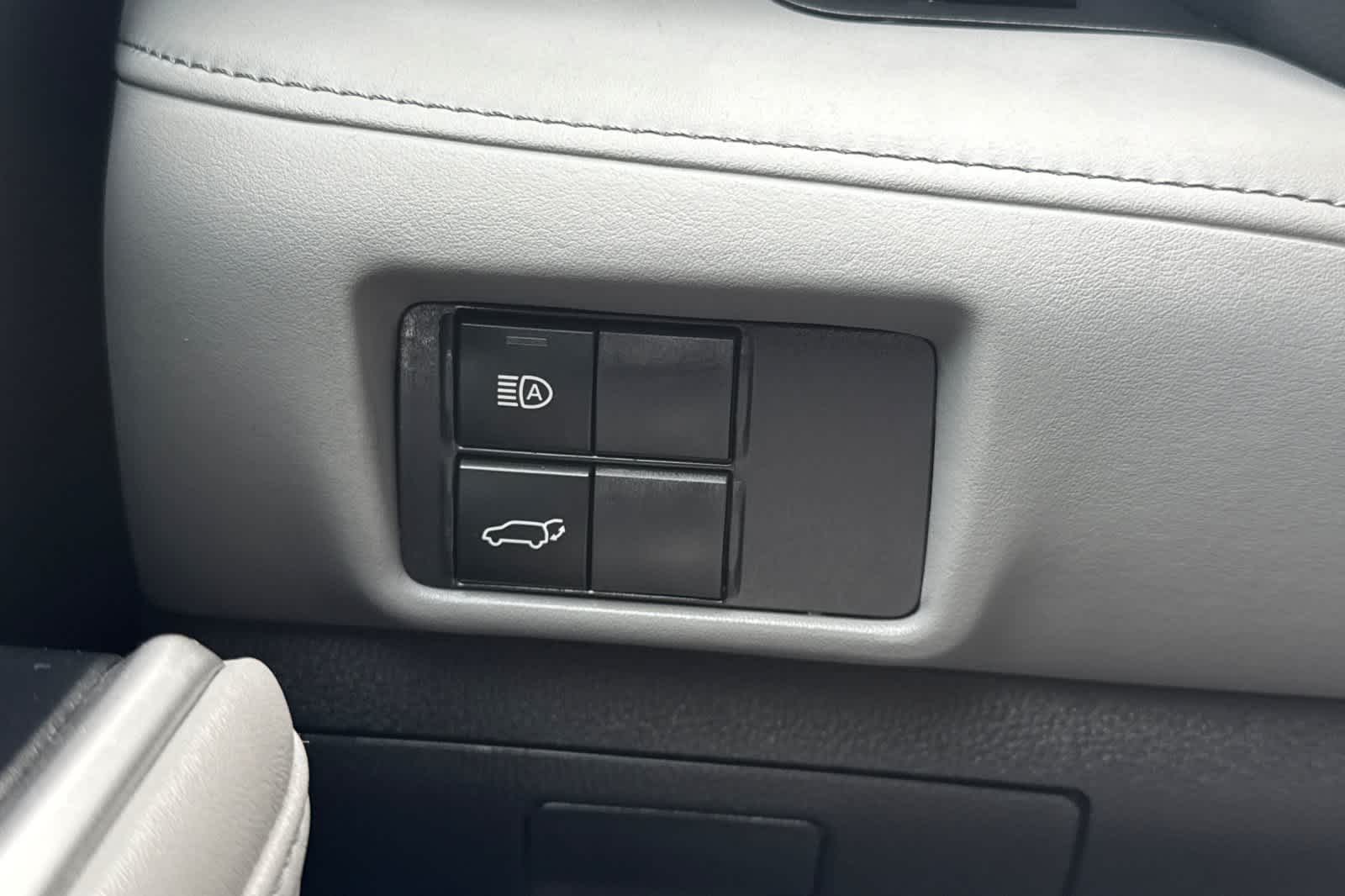 Thumbnail: 2022 Toyota Highlander - 32