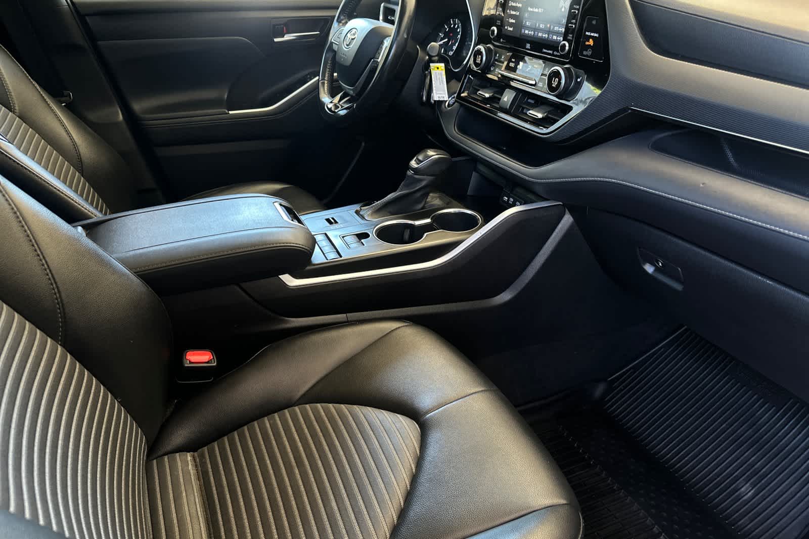 Thumbnail: 2021 Toyota Highlander - 18