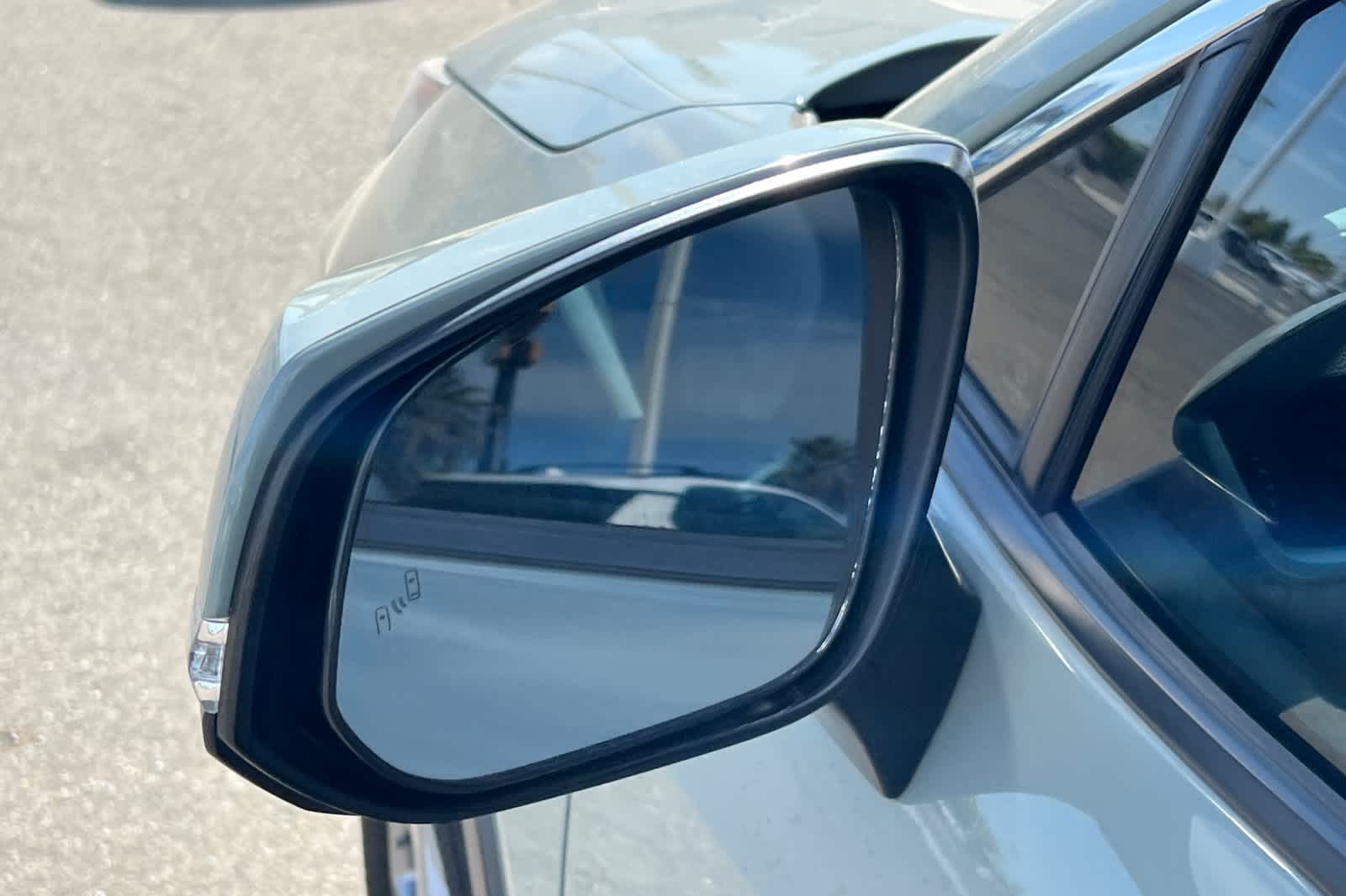 Thumbnail: 2022 Toyota RAV4 - 19
