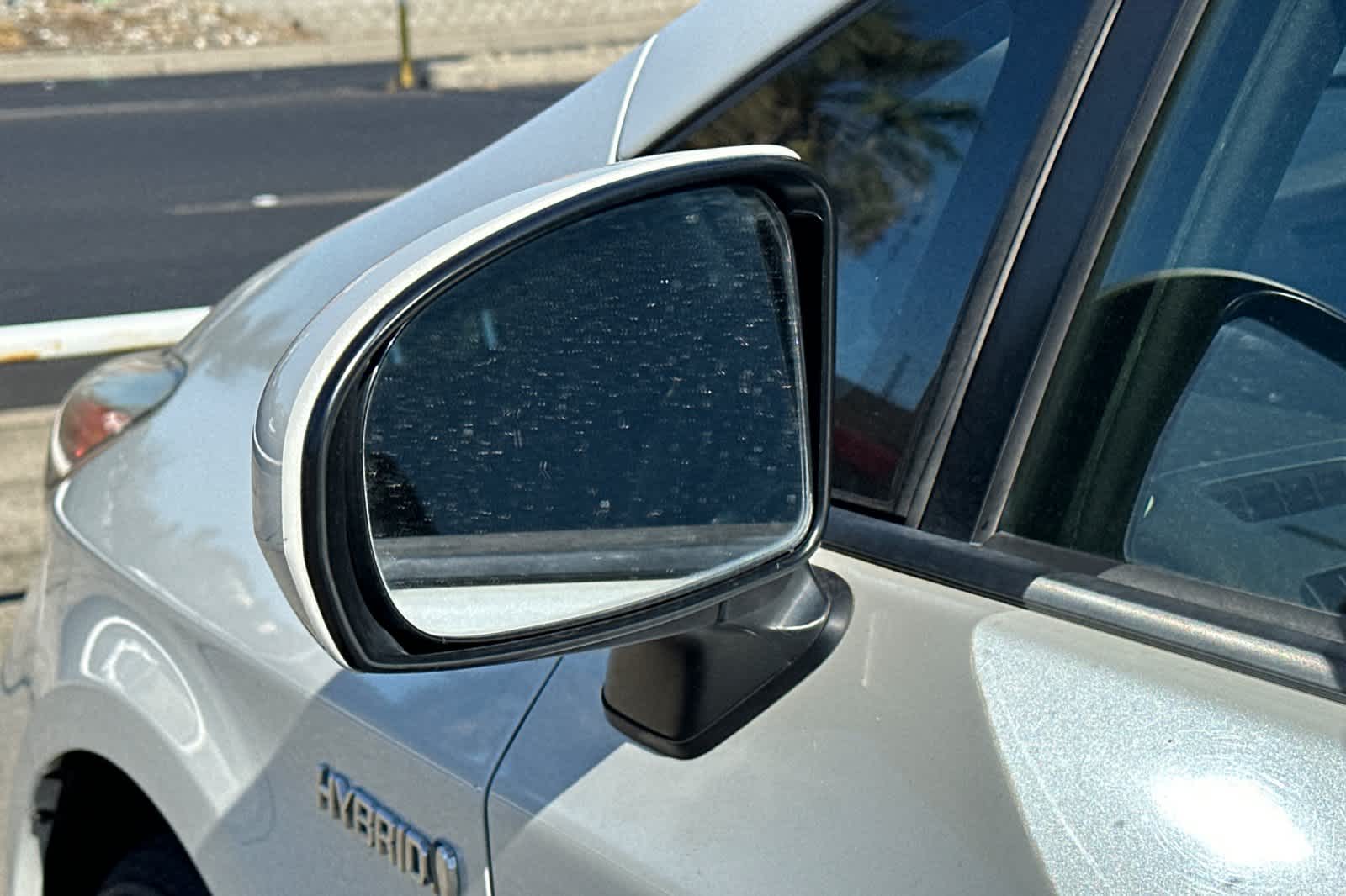 Thumbnail: 2015 Toyota Prius - 20