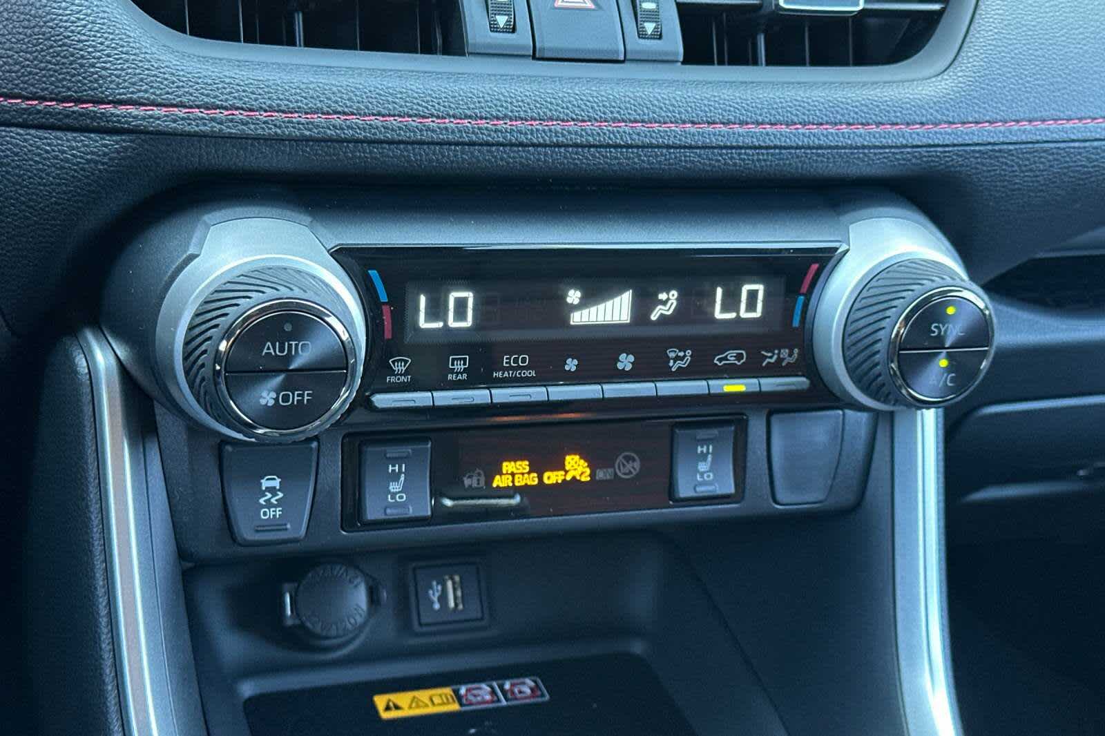 2025 Toyota RAV4 XSE 22