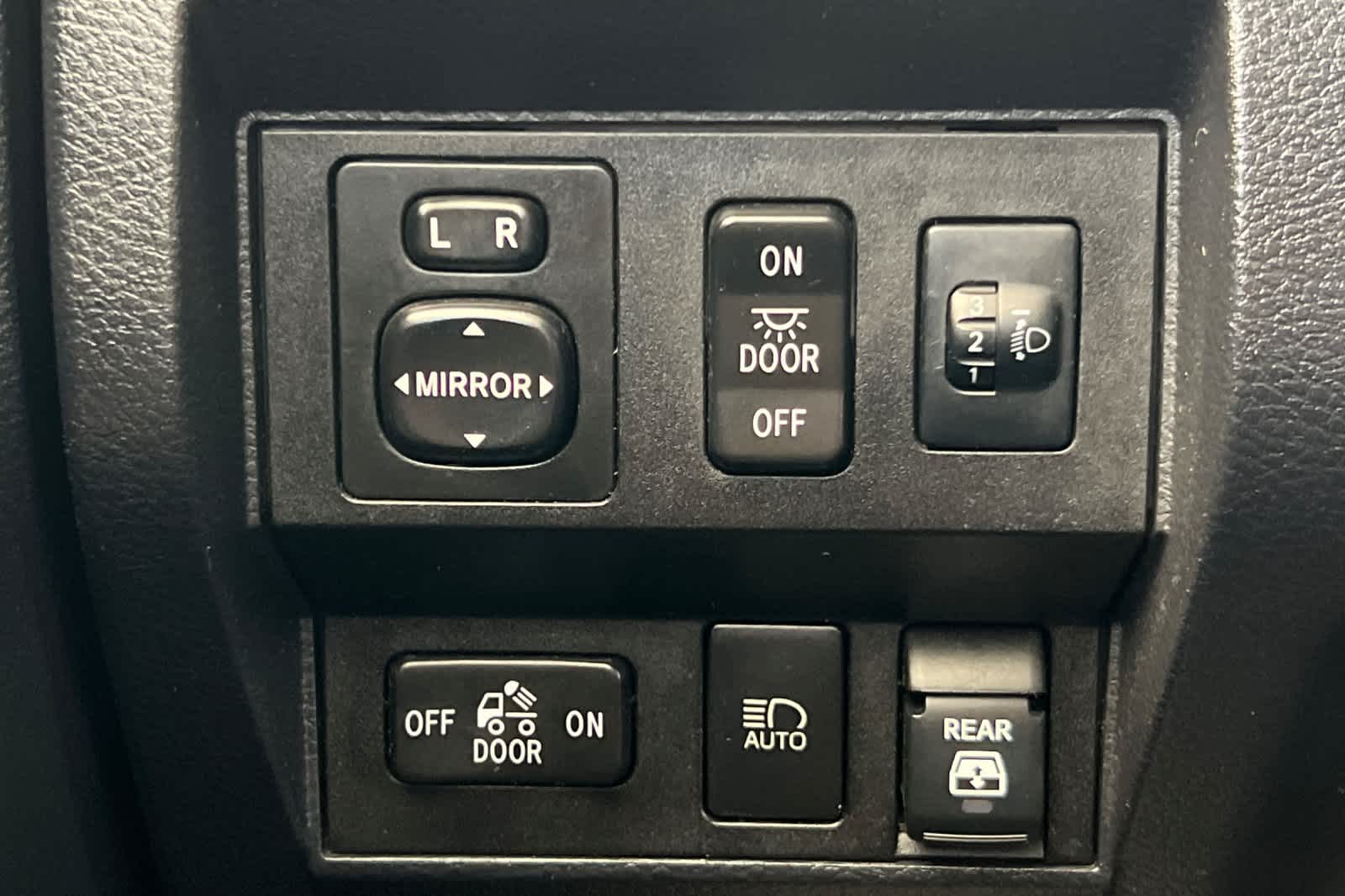 Thumbnail: 2019 Toyota Tundra - 28