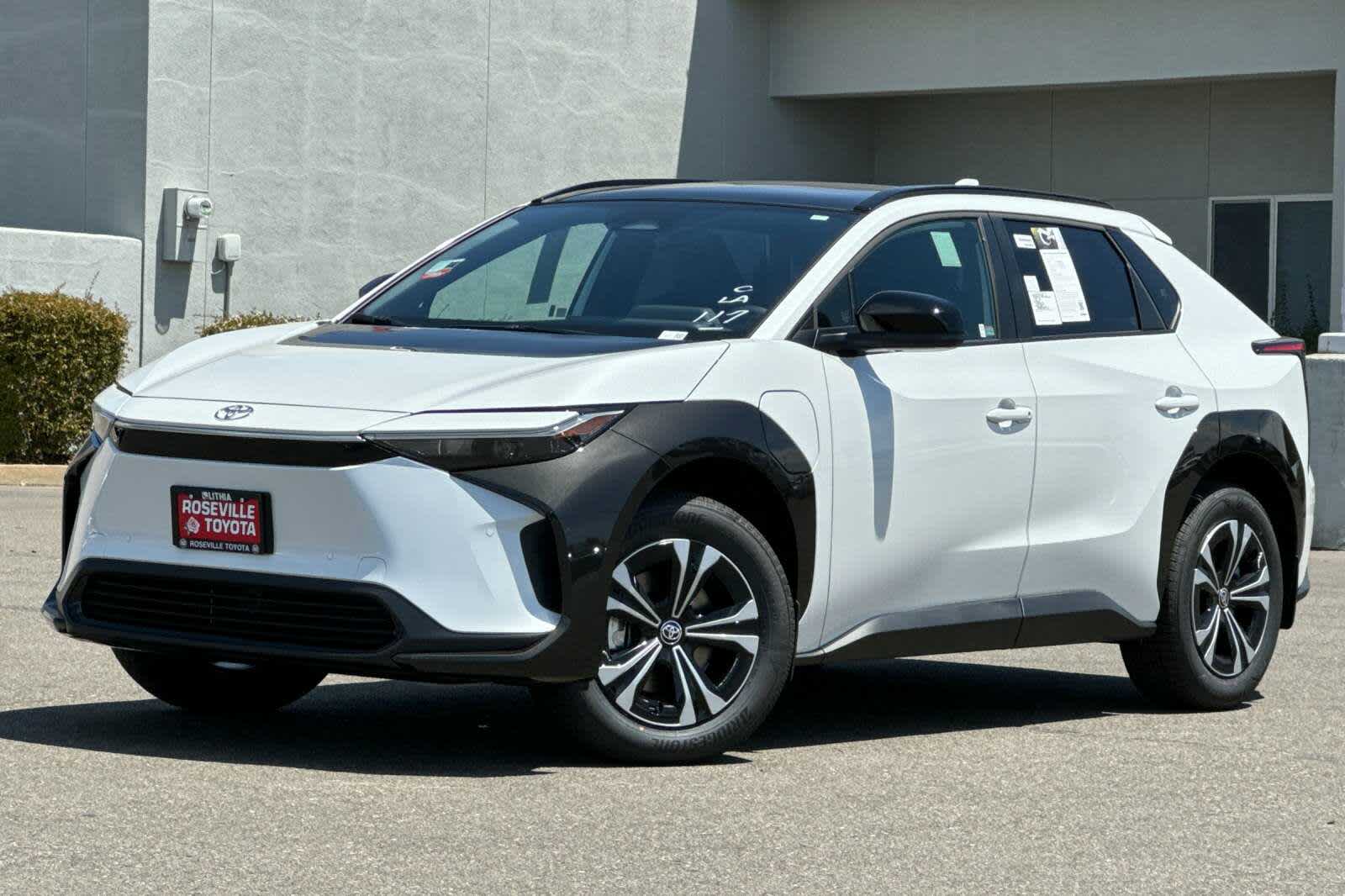 2024 Toyota bZ4X XLE 8