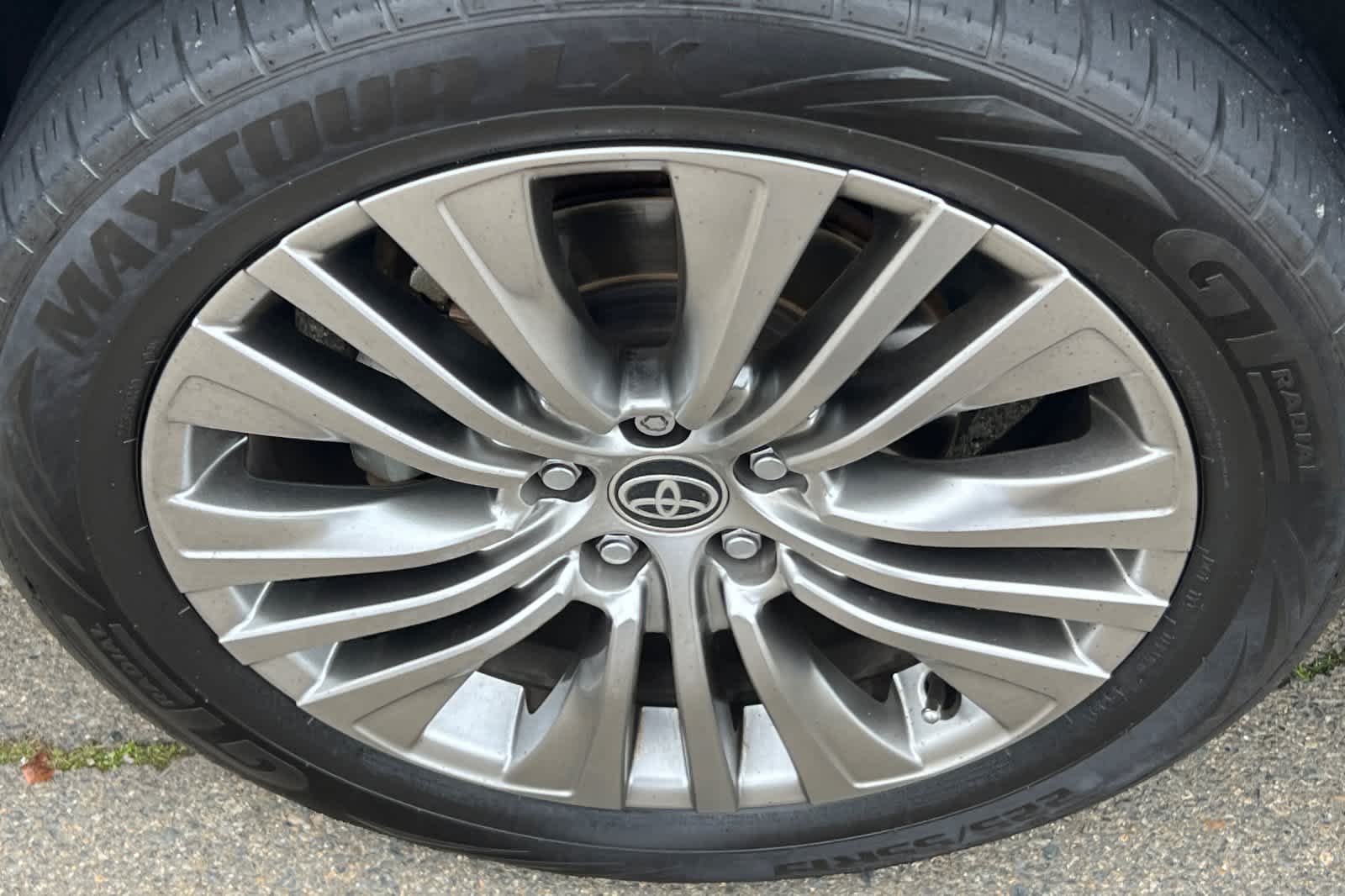 Thumbnail: 2022 Toyota Venza - 22