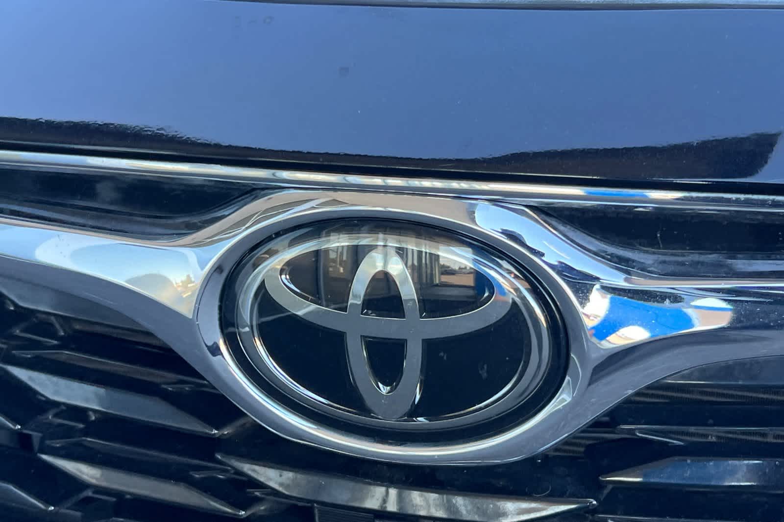 Thumbnail: 2023 Toyota Highlander - 12