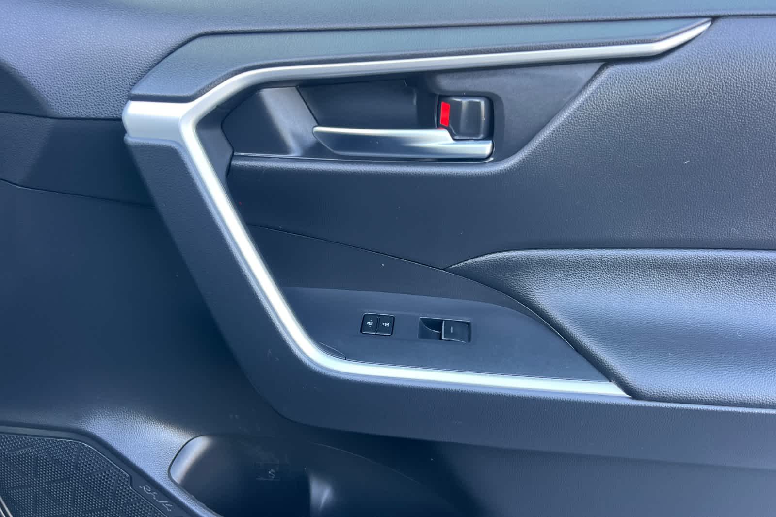 Thumbnail: 2022 Toyota RAV4 - 19