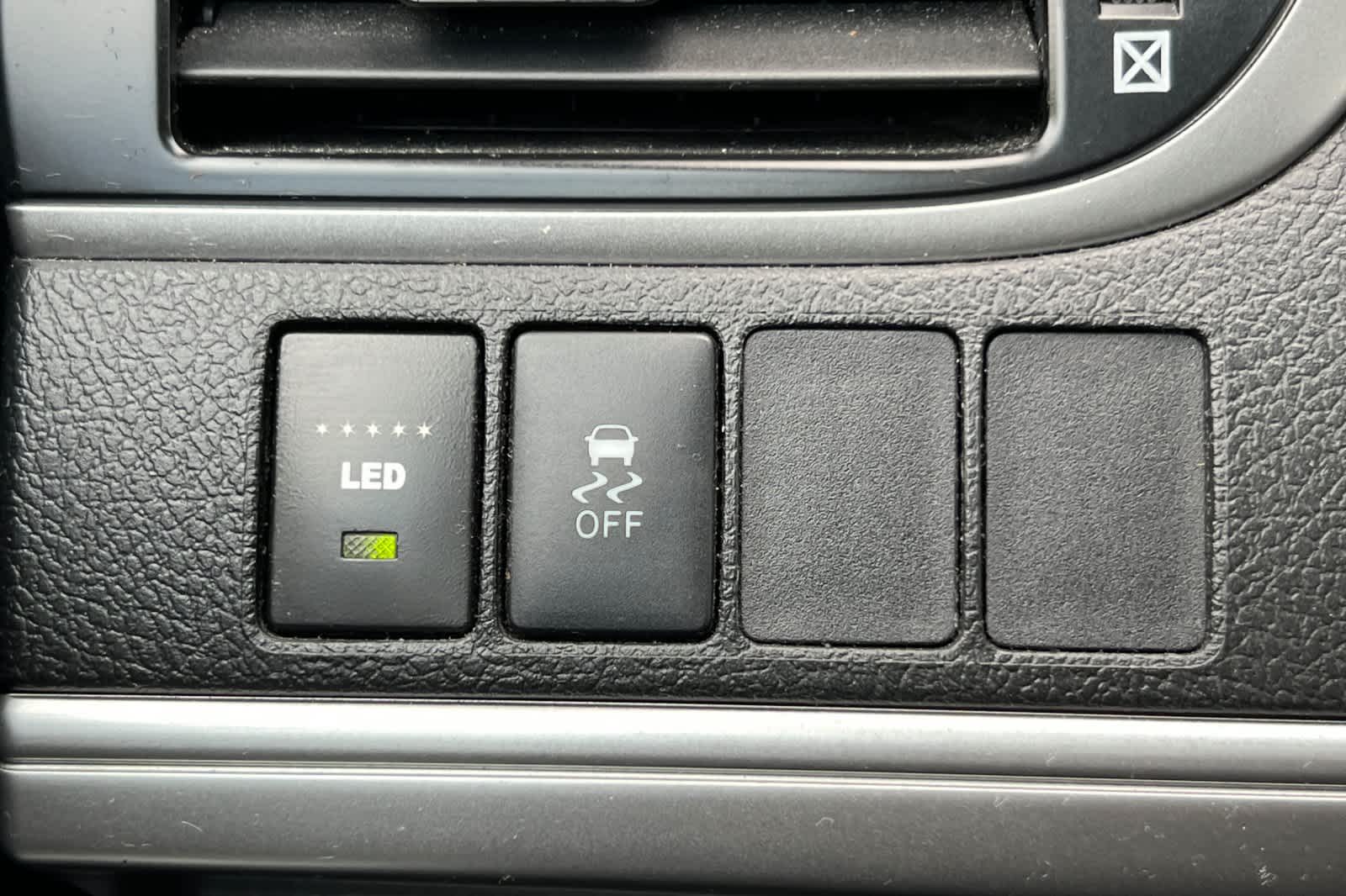 Thumbnail: 2013 Toyota Camry - 29