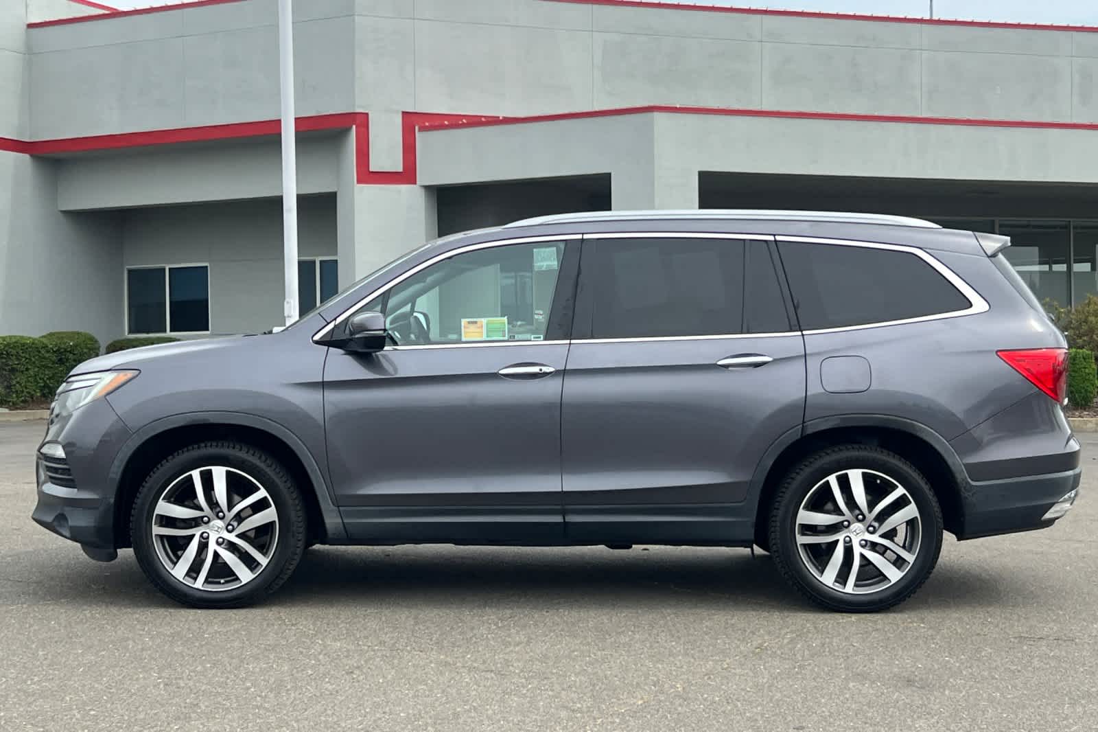 Thumbnail: 2018 Honda Pilot - 9