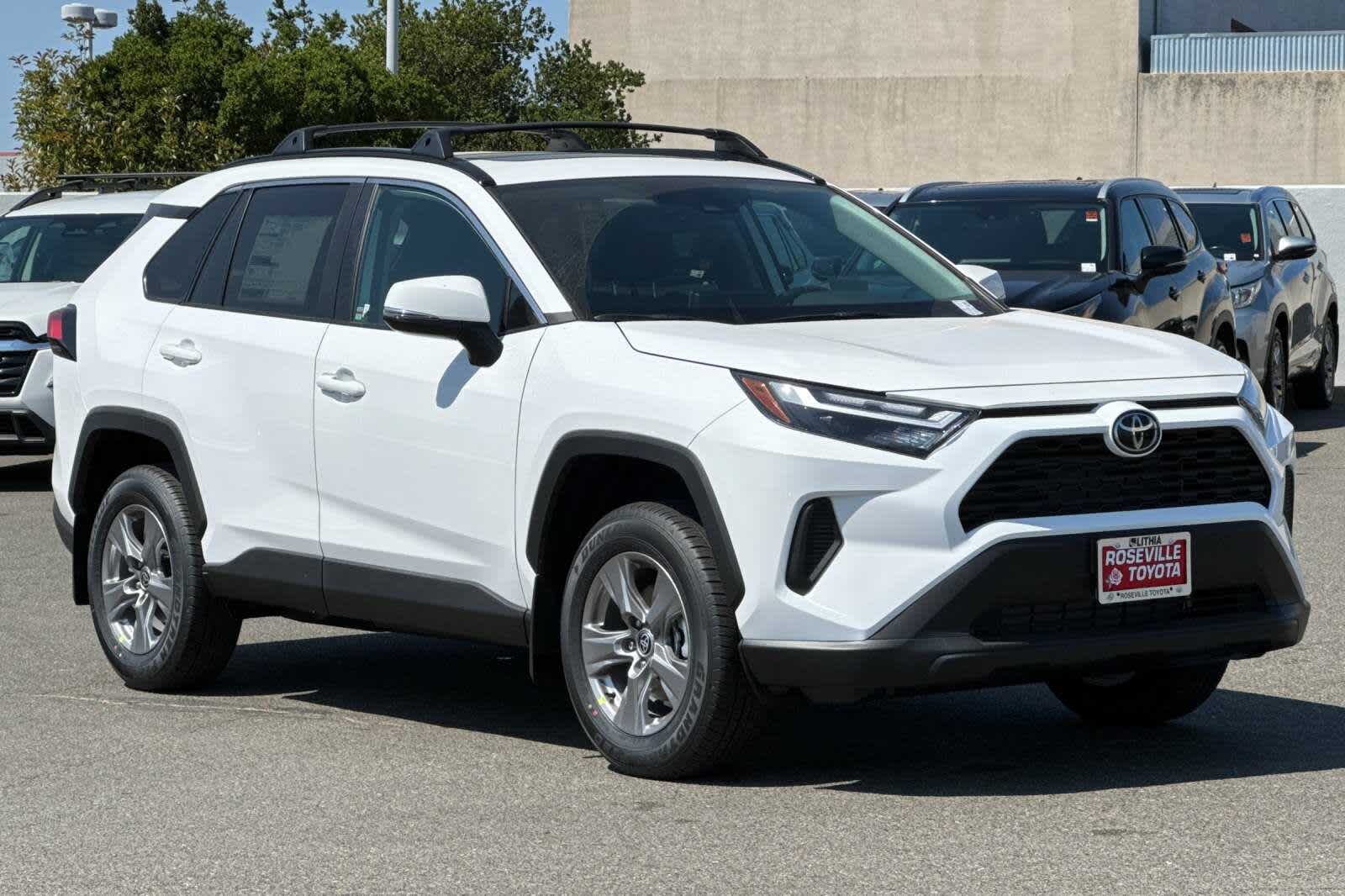 2025 Toyota RAV4 XLE 8