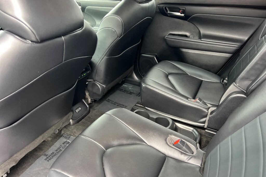 Used 2023 Toyota Highlander L SUV