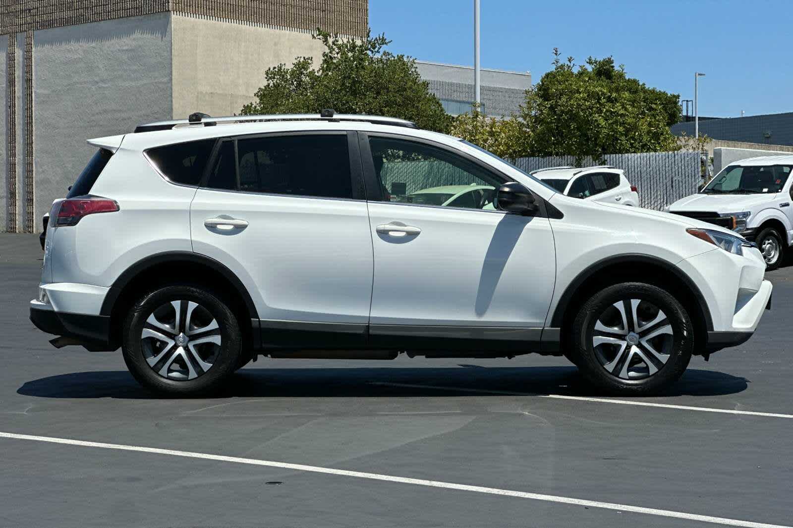 Thumbnail: 2017 Toyota RAV4 - 6