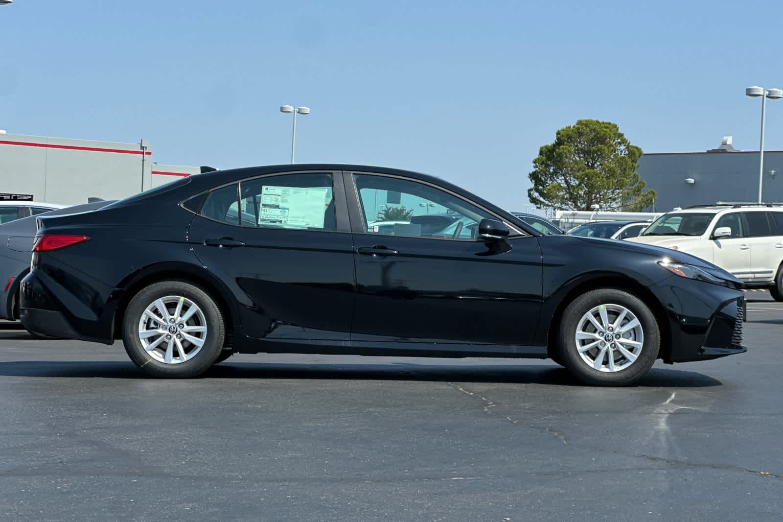 2025 Toyota Camry LE 8