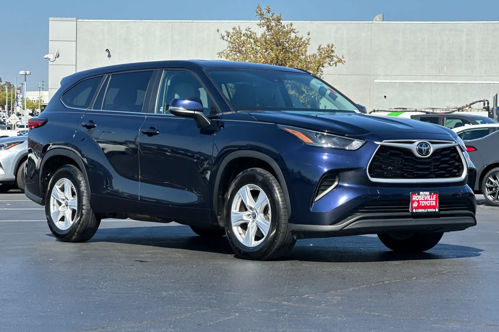 Thumbnail: 2023 Toyota Highlander - 5