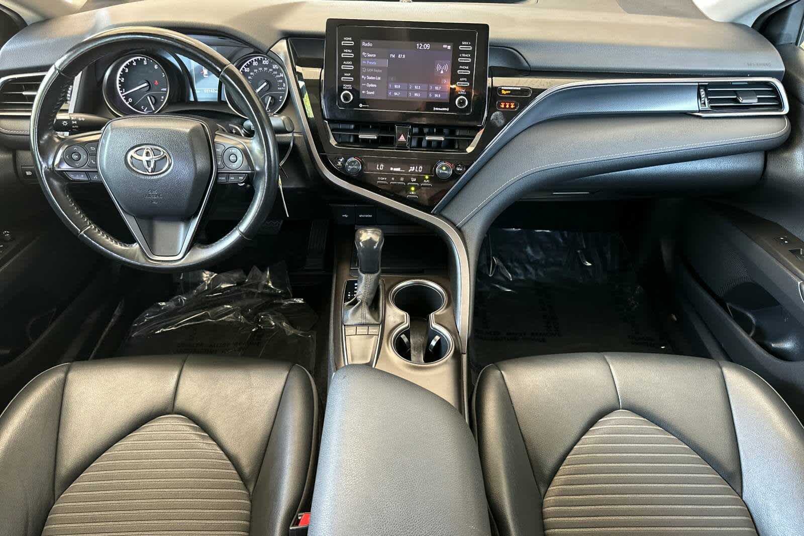 2022 Toyota Camry SE 3