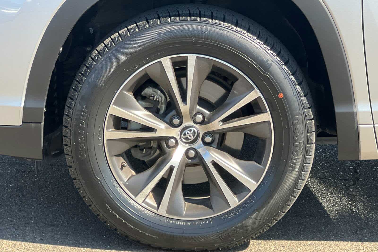 Thumbnail: 2018 Toyota Highlander - 28