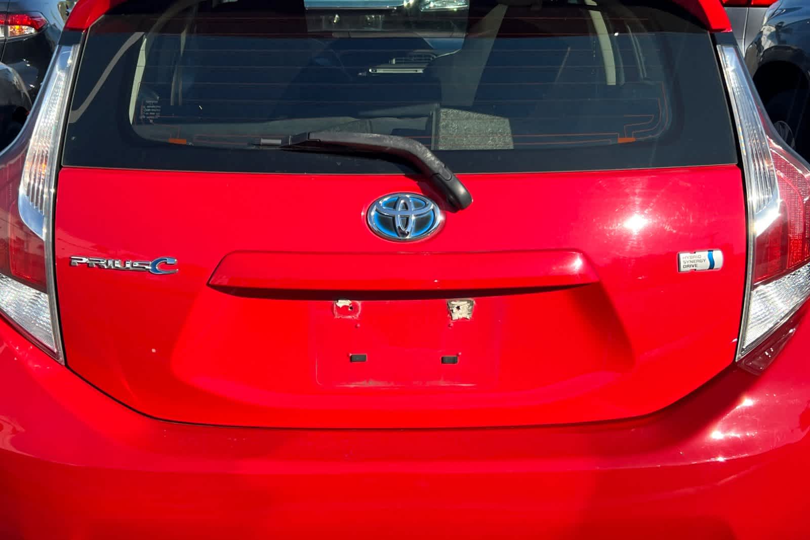 Thumbnail: 2015 Toyota Prius c - 22
