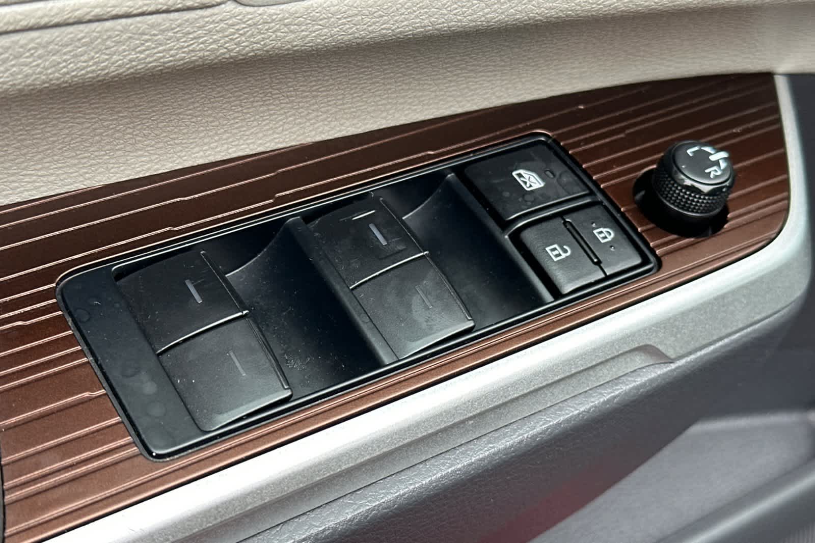 Thumbnail: 2022 Toyota Sienna - 13