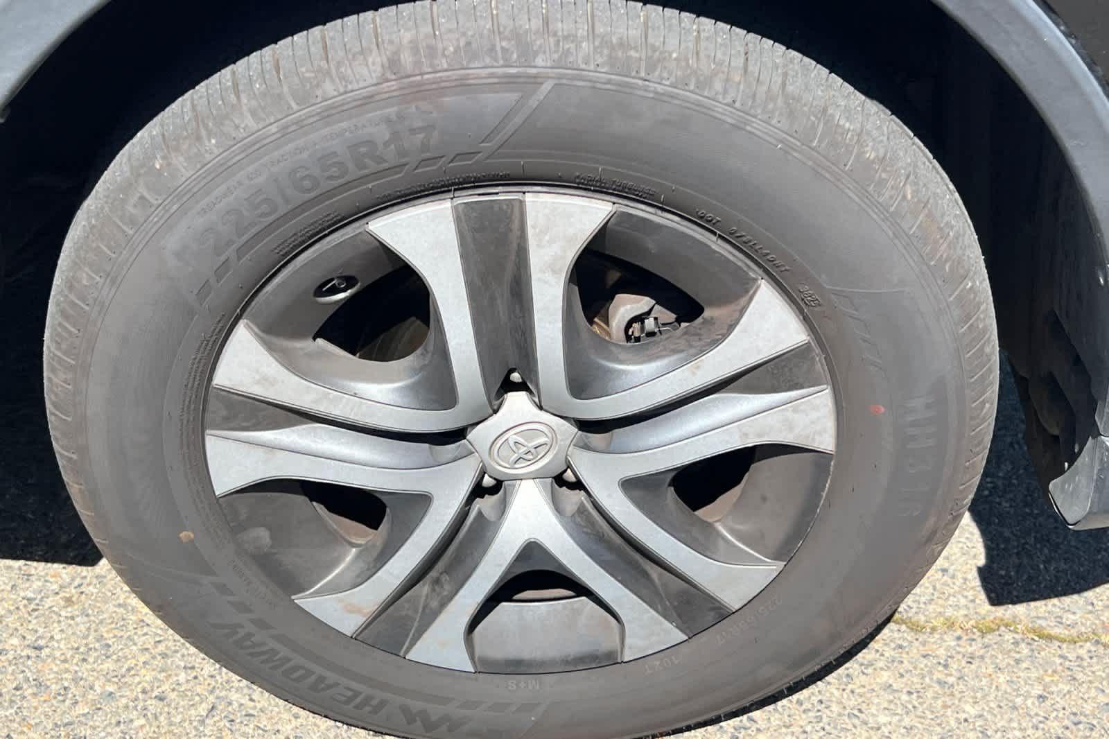 Thumbnail: 2017 Toyota RAV4 - 15