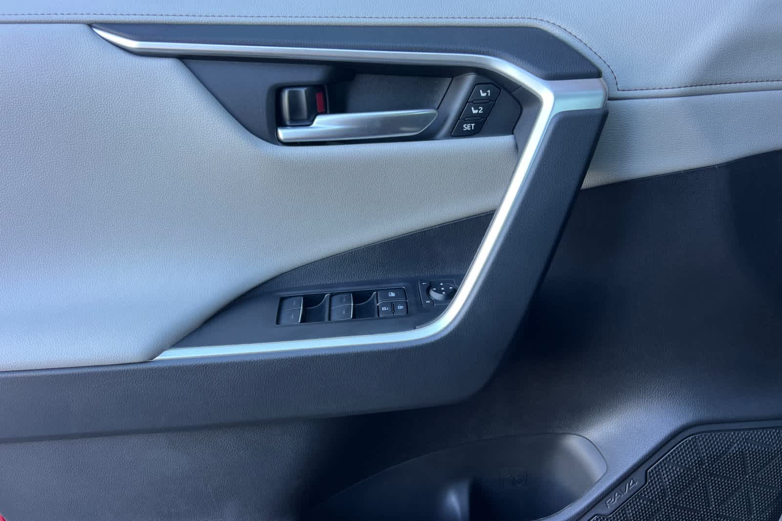 Thumbnail: 2025 Toyota RAV4 - 12