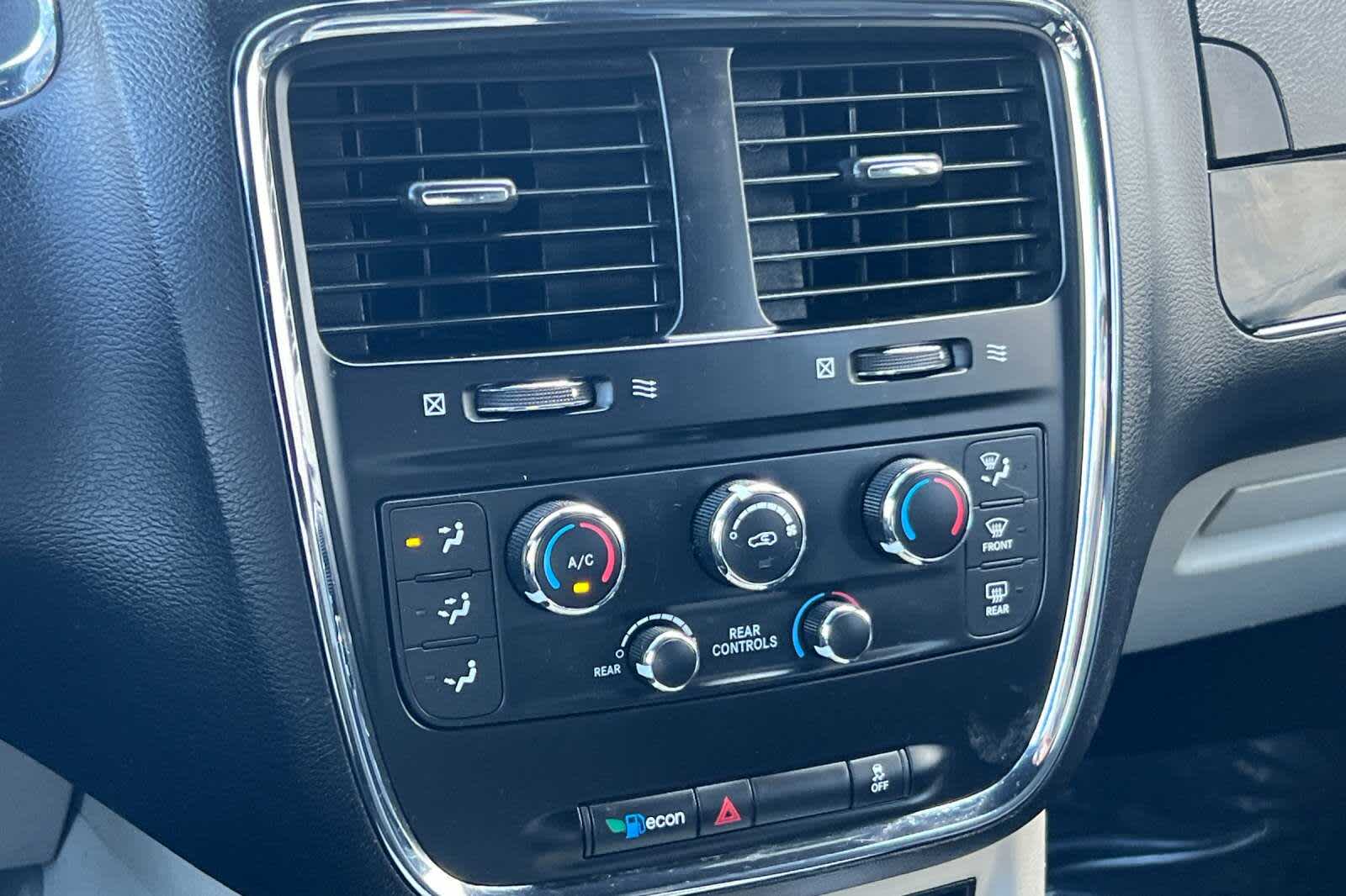Thumbnail: 2019 Dodge Grand Caravan - 23