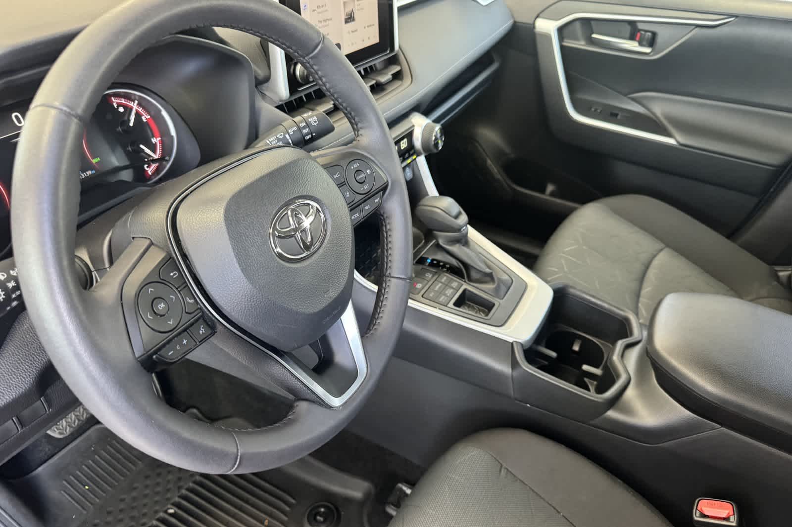 Thumbnail: 2025 Toyota RAV4 - 10