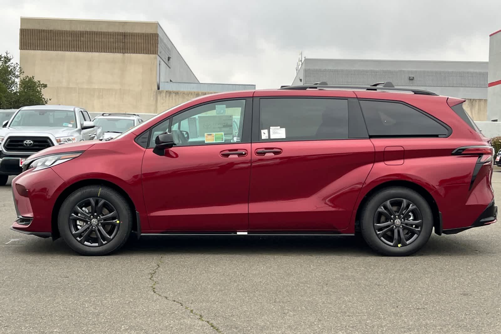 Thumbnail: 2026 Toyota Sienna - 5