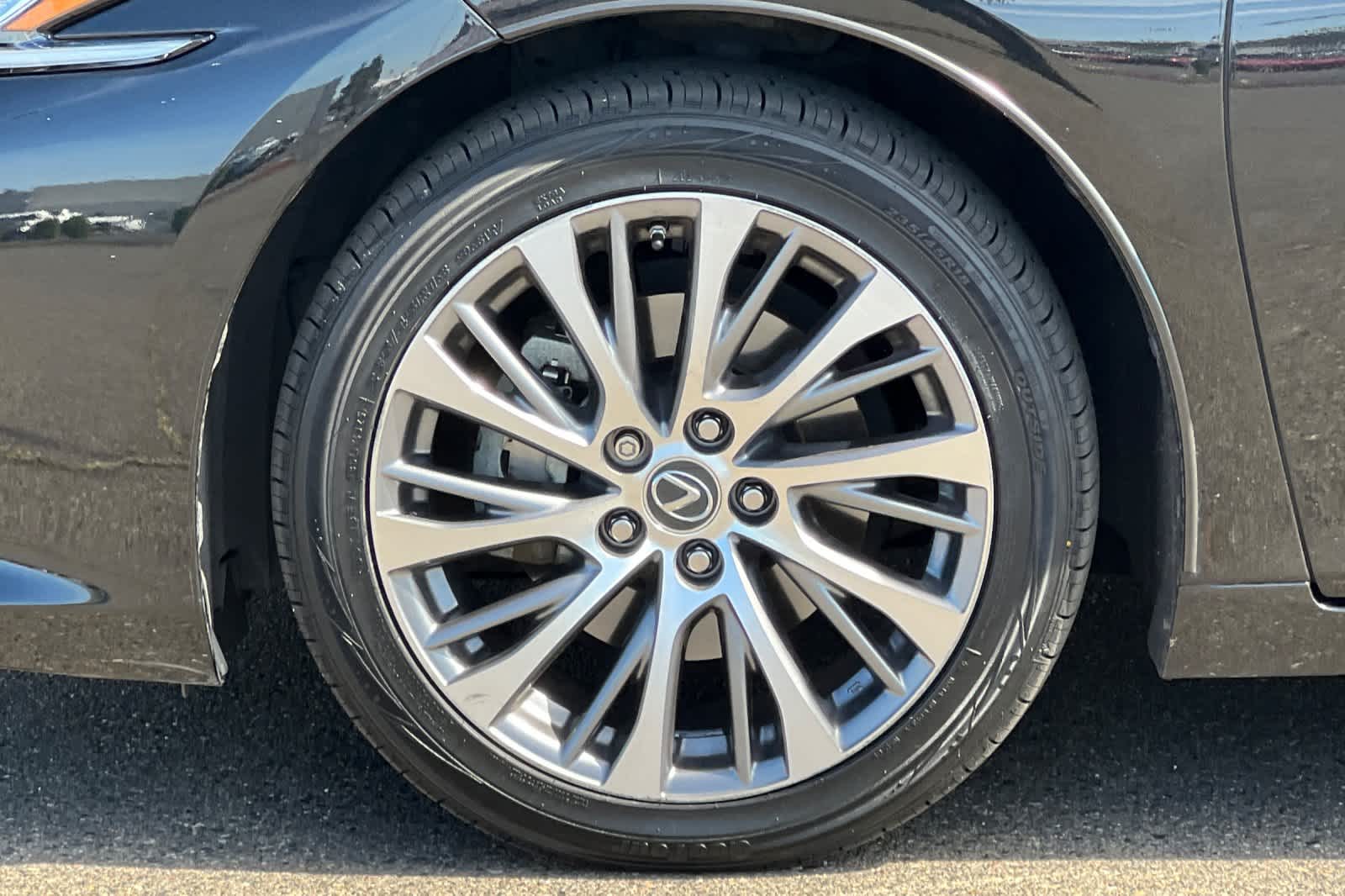 Thumbnail: 2020 Lexus ES - 31