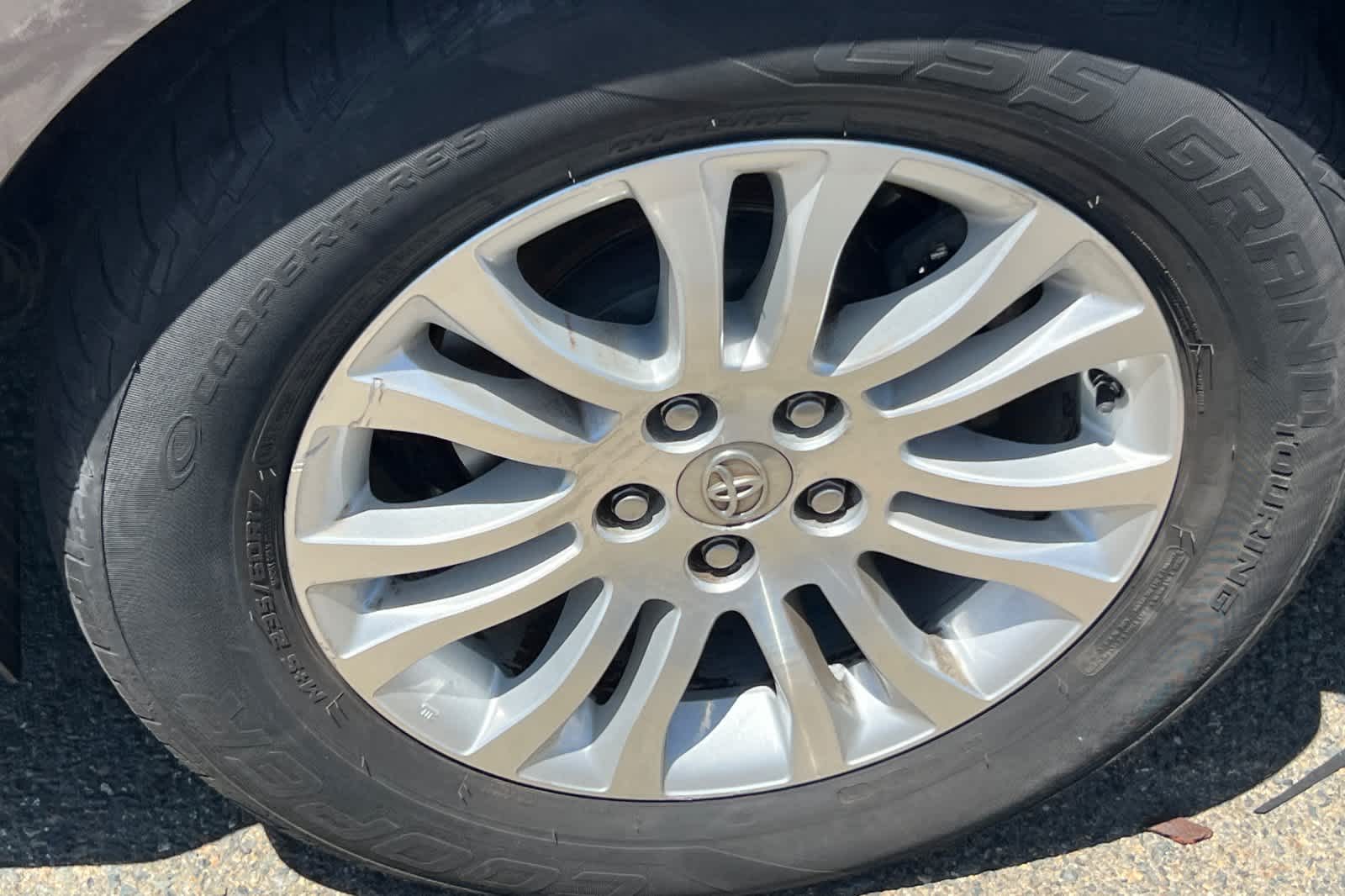 Thumbnail: 2015 Toyota Sienna - 18