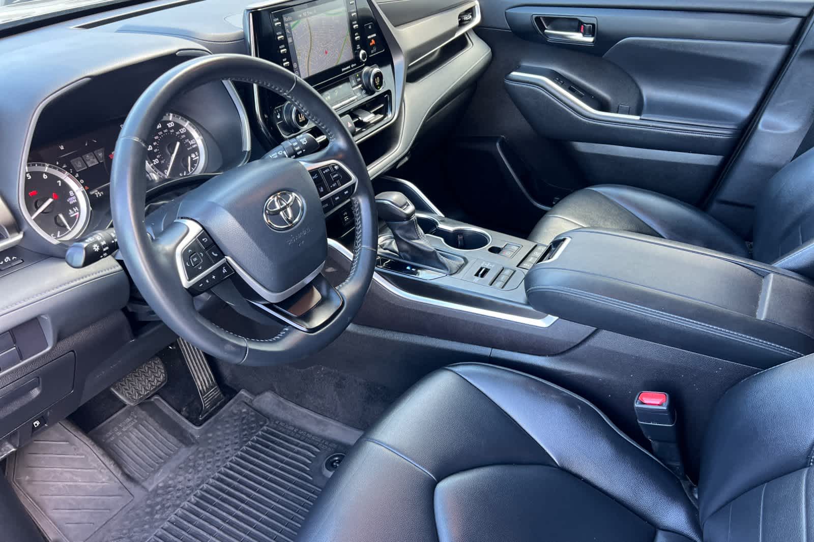 Thumbnail: 2022 Toyota Highlander - 11