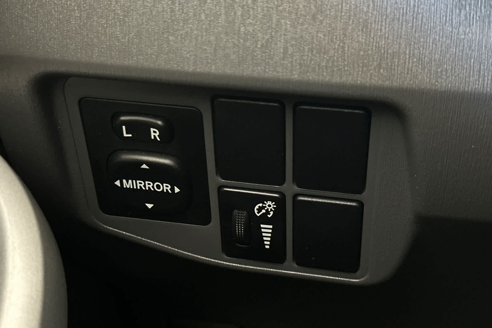 Thumbnail: 2011 Toyota Prius - 28