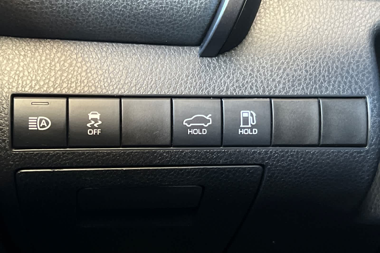 Thumbnail: 2019 Toyota Camry - 28