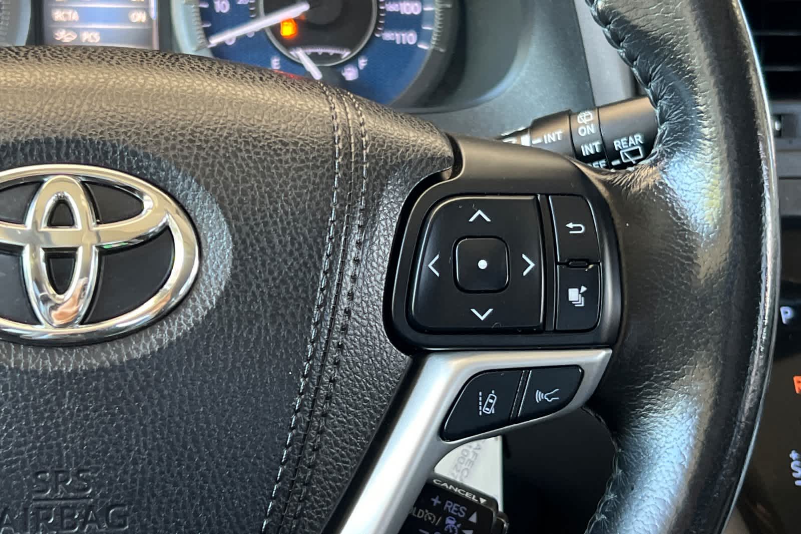 Thumbnail: 2018 Toyota Sienna - 29