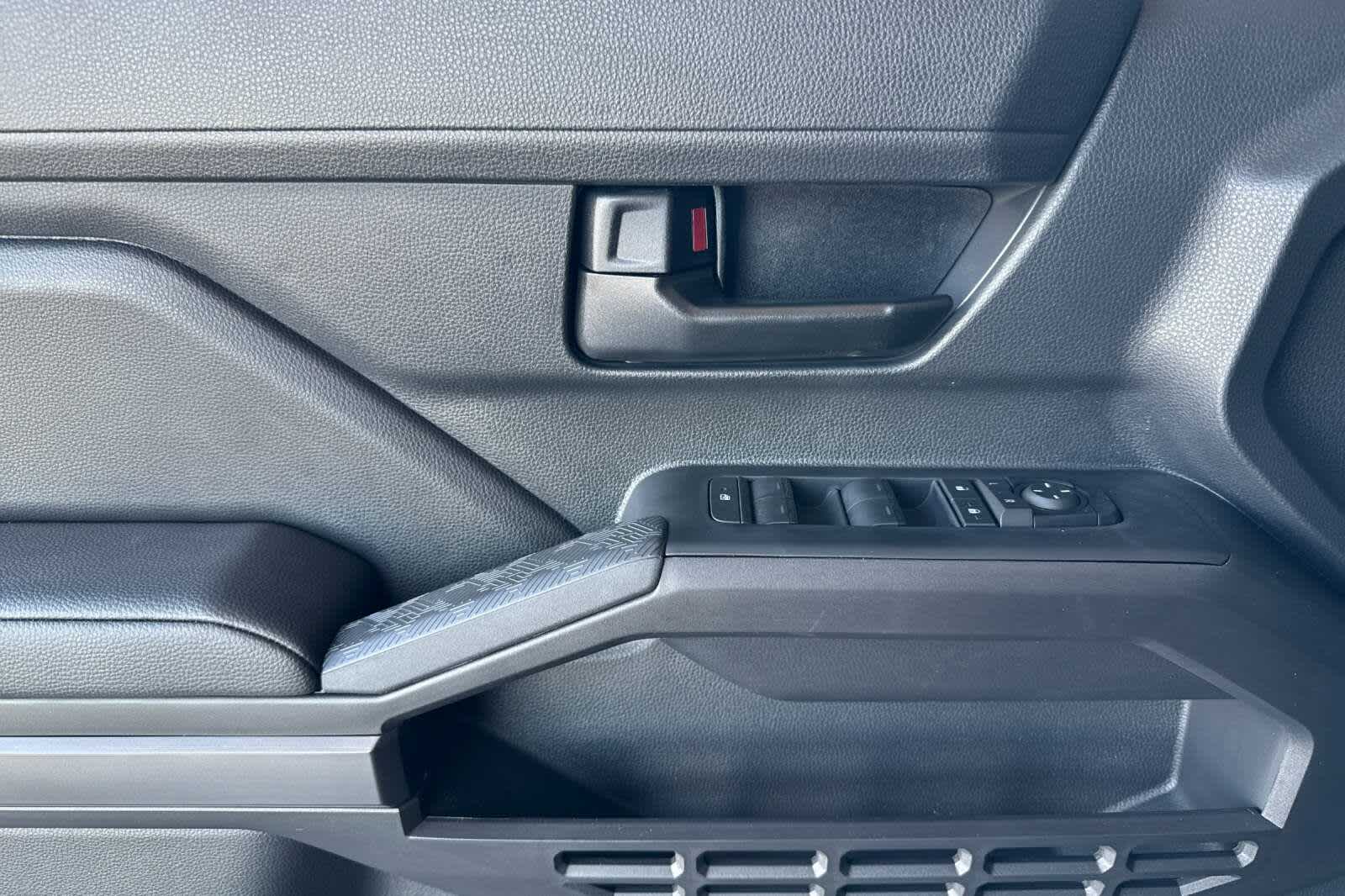 2025 Toyota Tacoma SR5 12