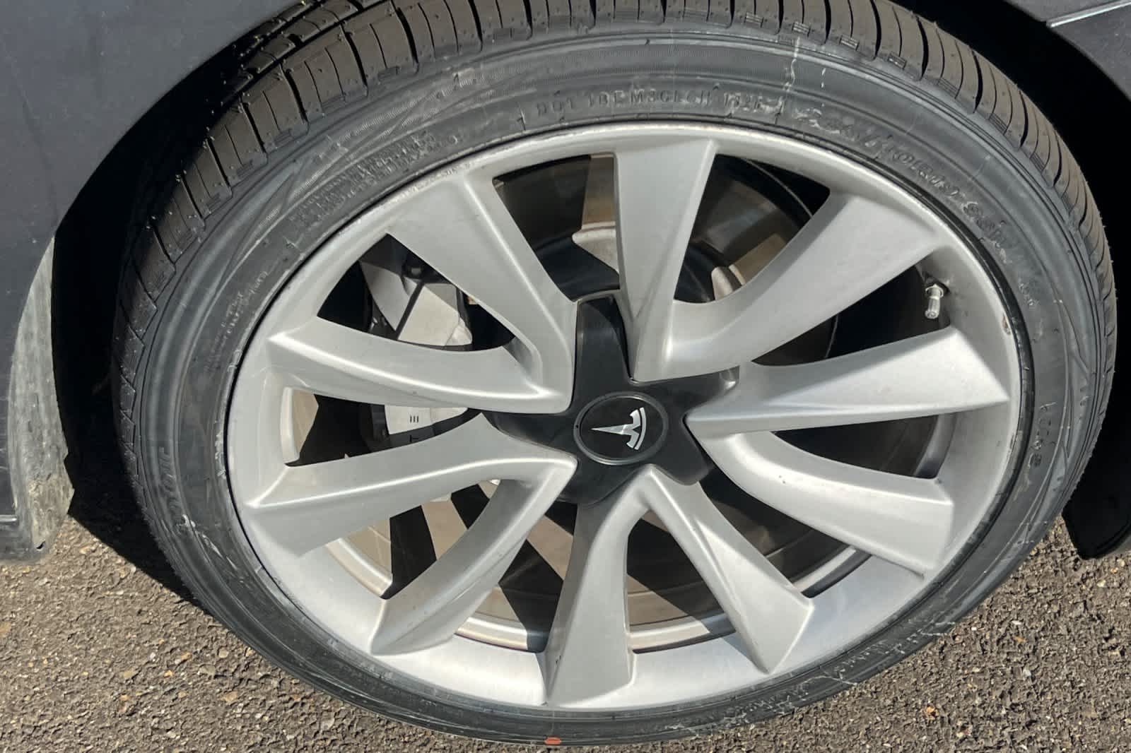 Thumbnail: 2018 Tesla Model 3 - 15