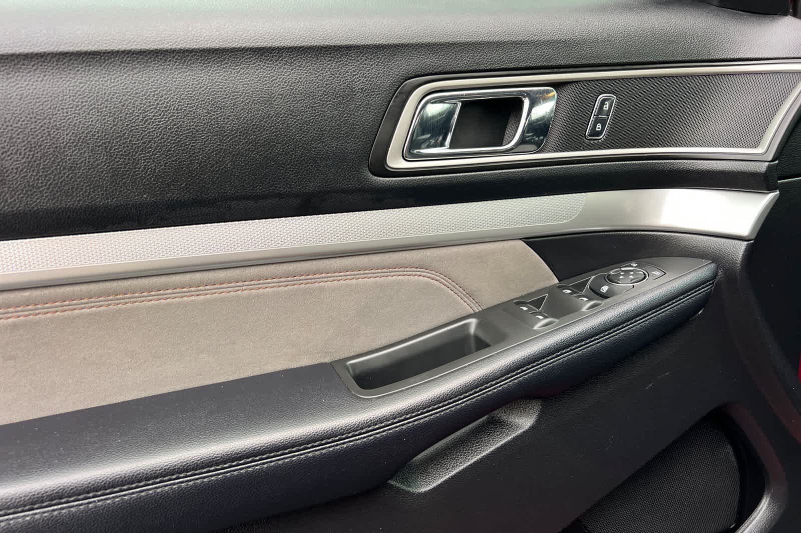 Thumbnail: 2017 Ford Explorer - 12