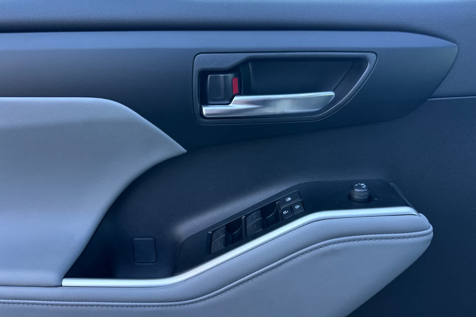 Thumbnail: 2026 Toyota Highlander - 12