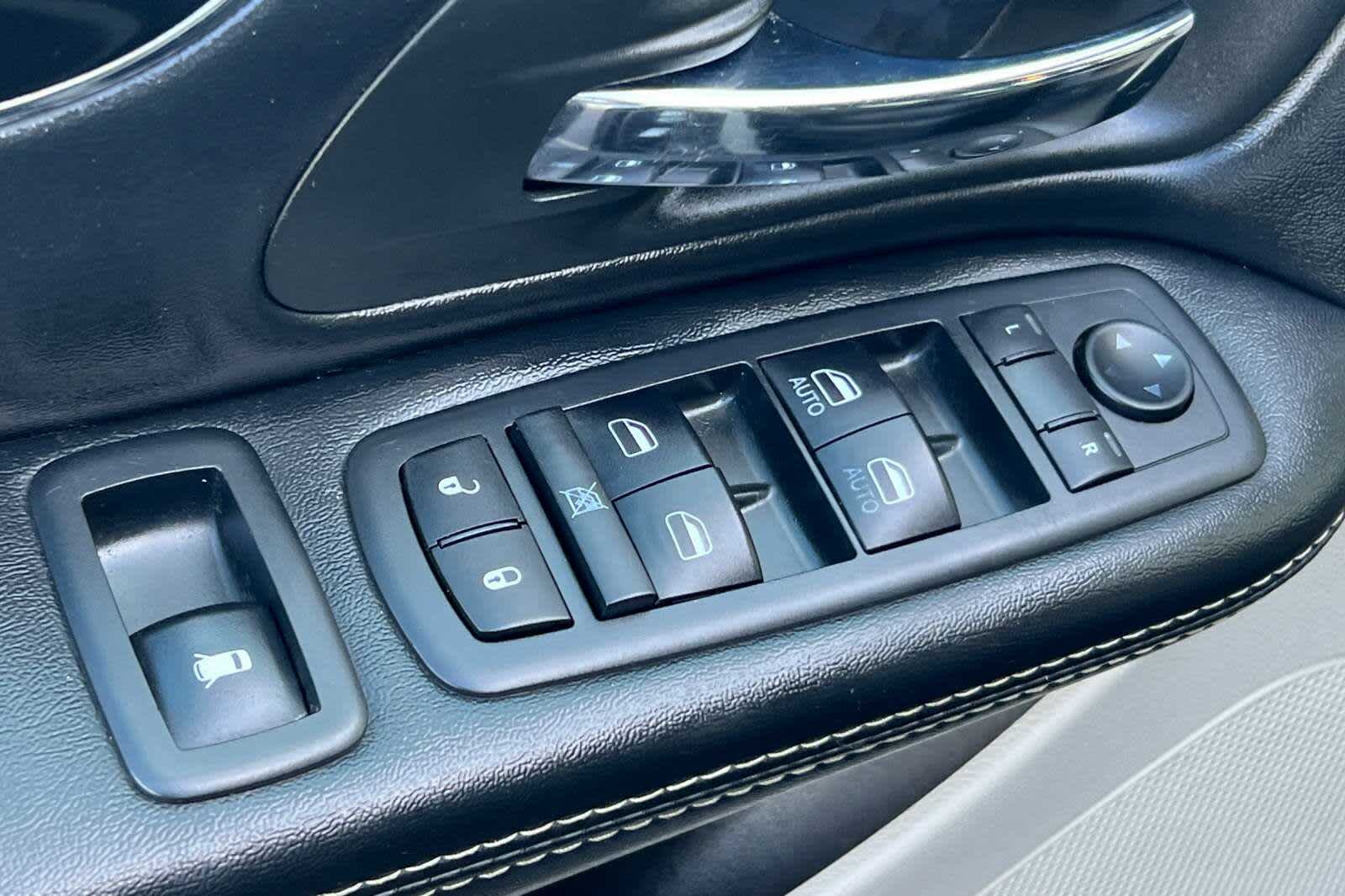 Thumbnail: 2019 Dodge Grand Caravan - 13