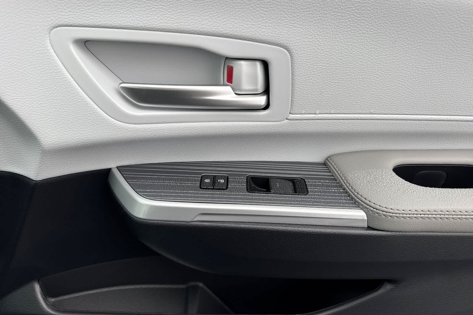 Thumbnail: 2026 Toyota Sienna - 18