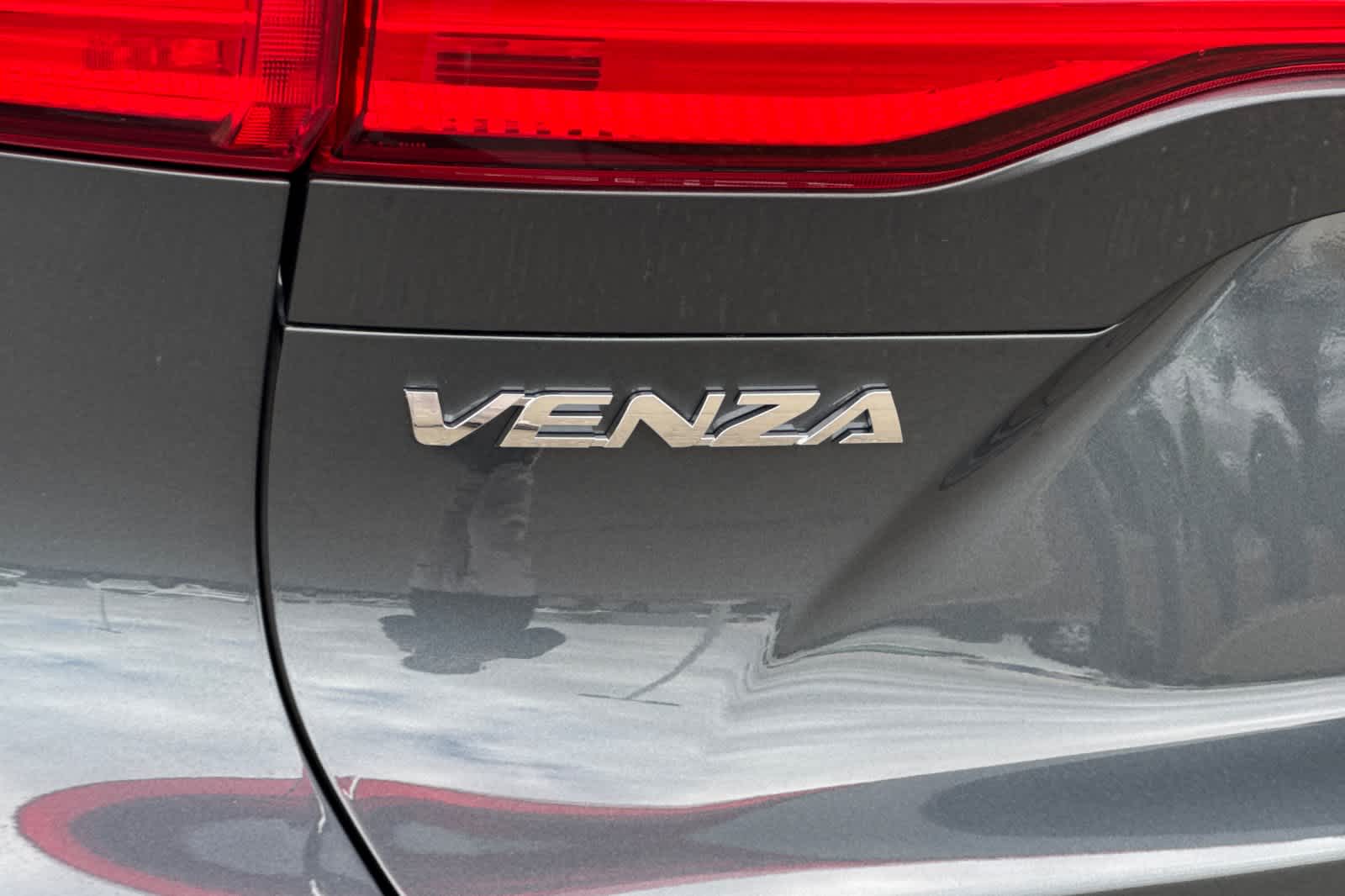 Thumbnail: 2022 Toyota Venza - 32