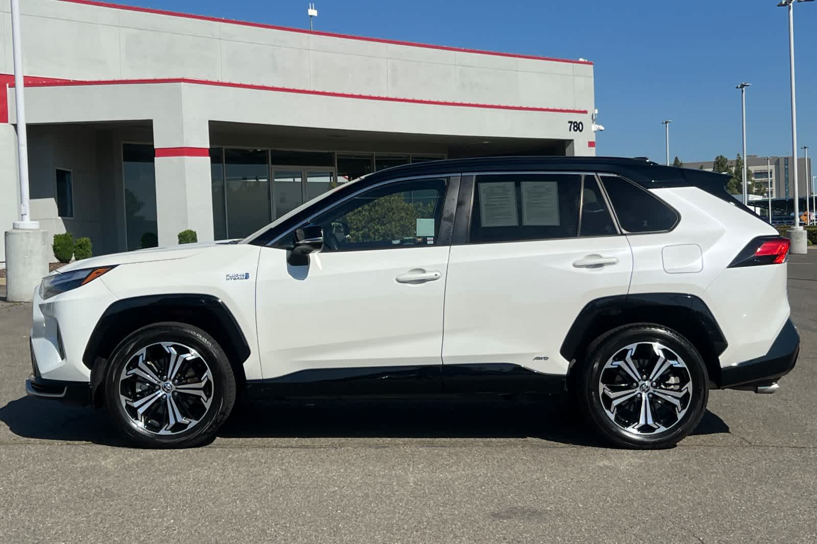 Thumbnail: 2022 Toyota RAV4 - 9