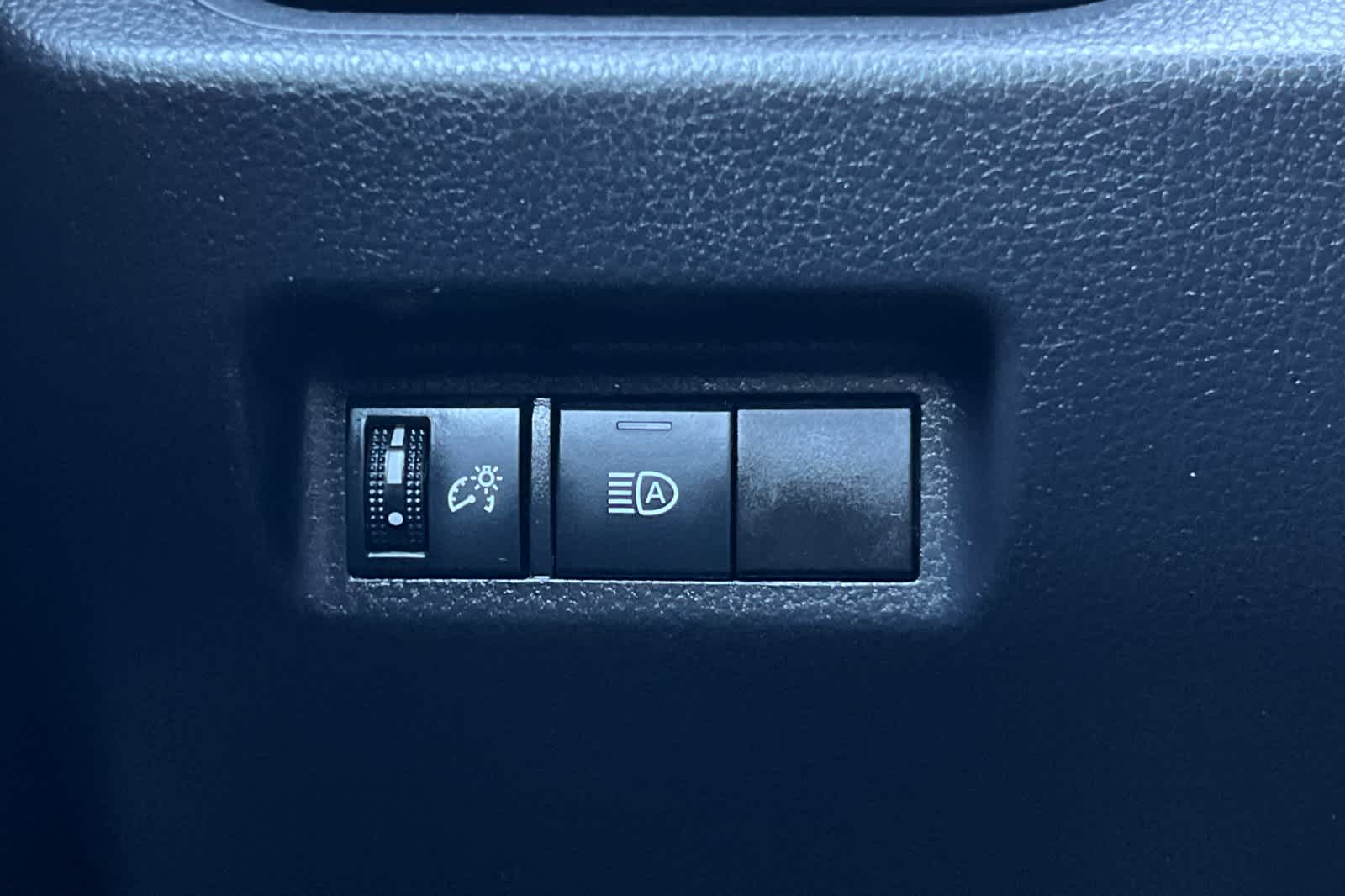 Thumbnail: 2021 Toyota RAV4 - 30