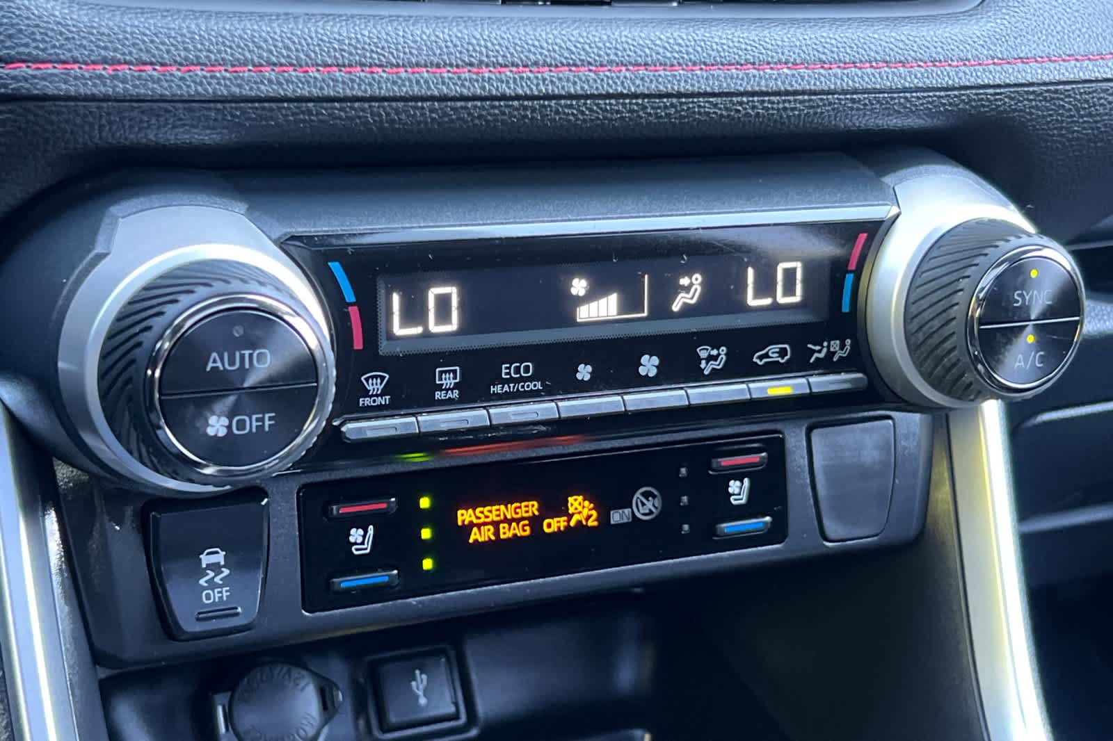 Thumbnail: 2022 Toyota RAV4 - 24