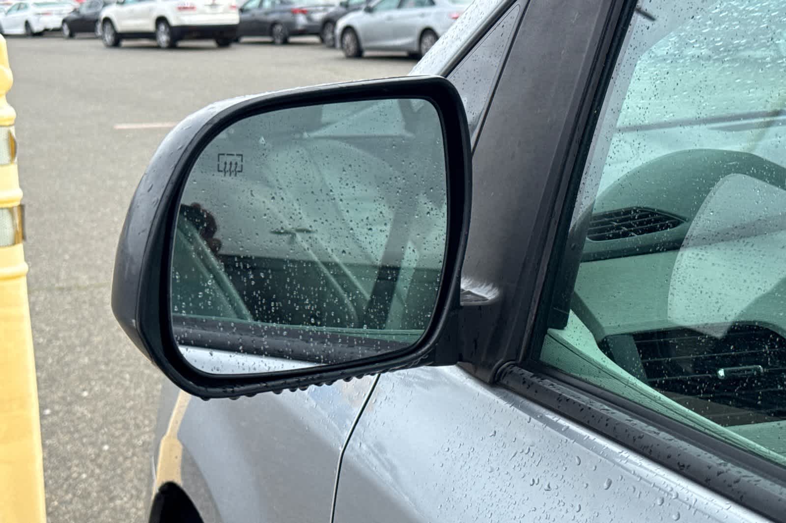 Thumbnail: 2011 Toyota Sienna - 20