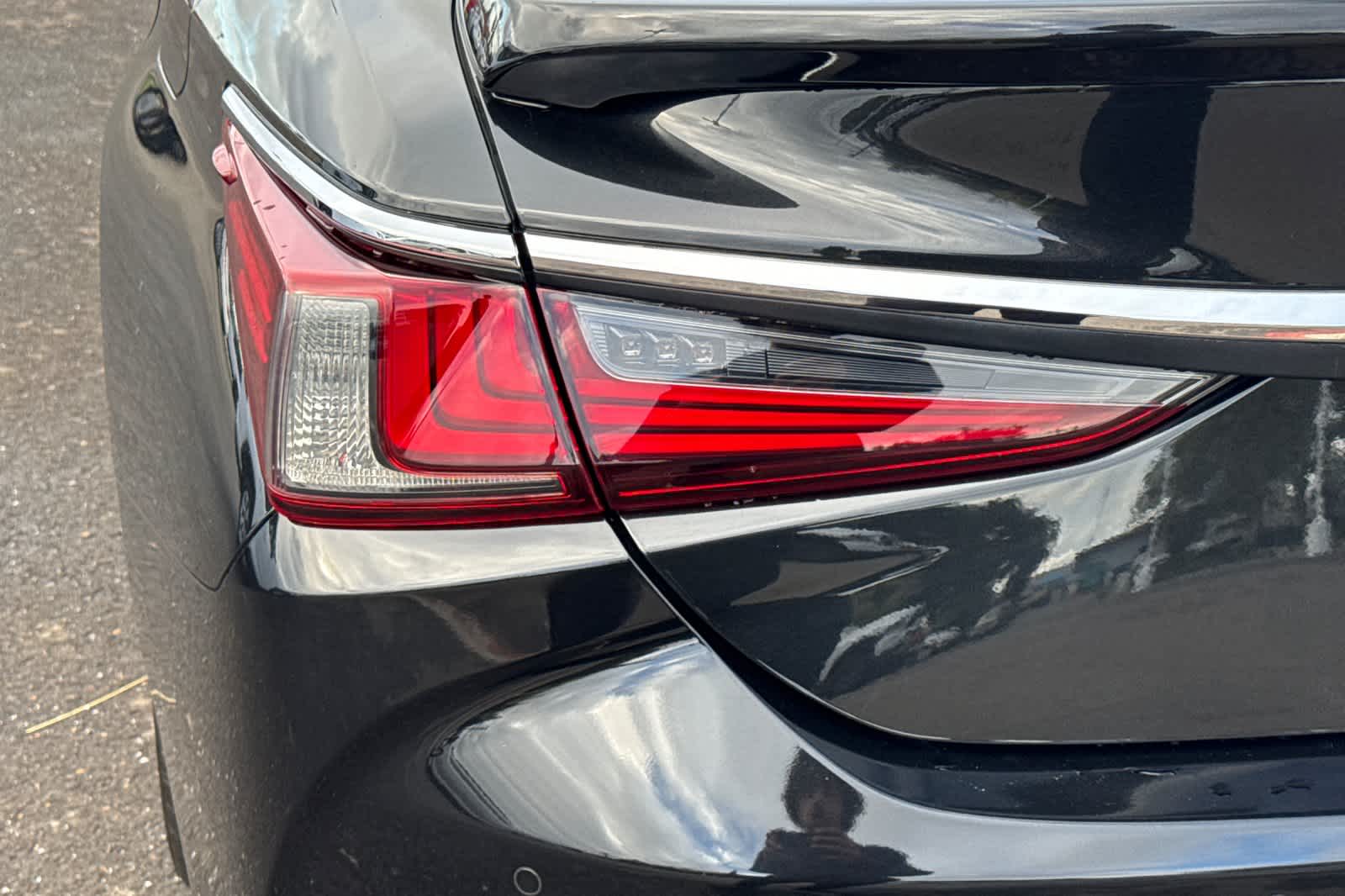 Thumbnail: 2021 Lexus ES - 15