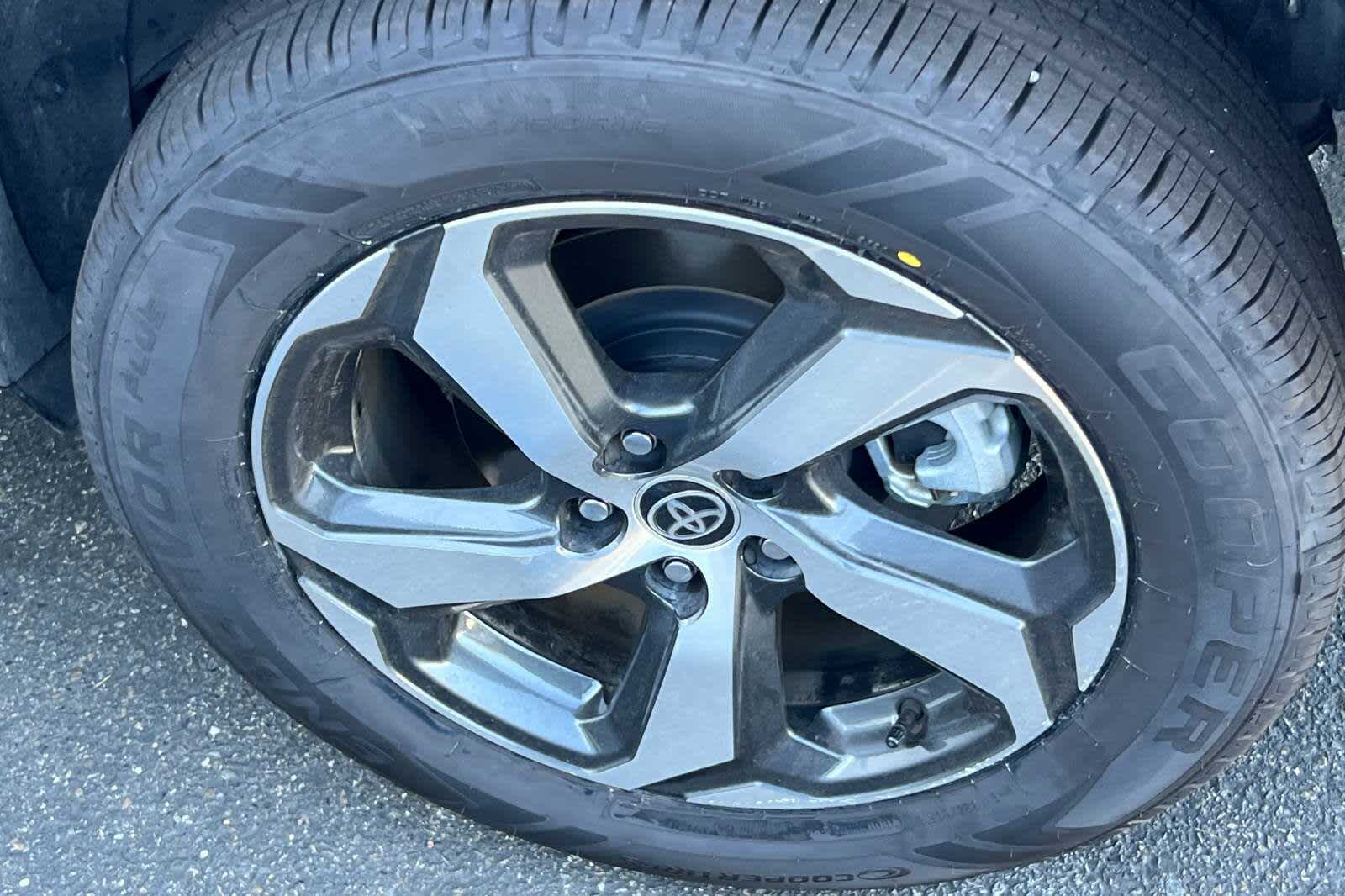 Thumbnail: 2022 Toyota RAV4 - 18