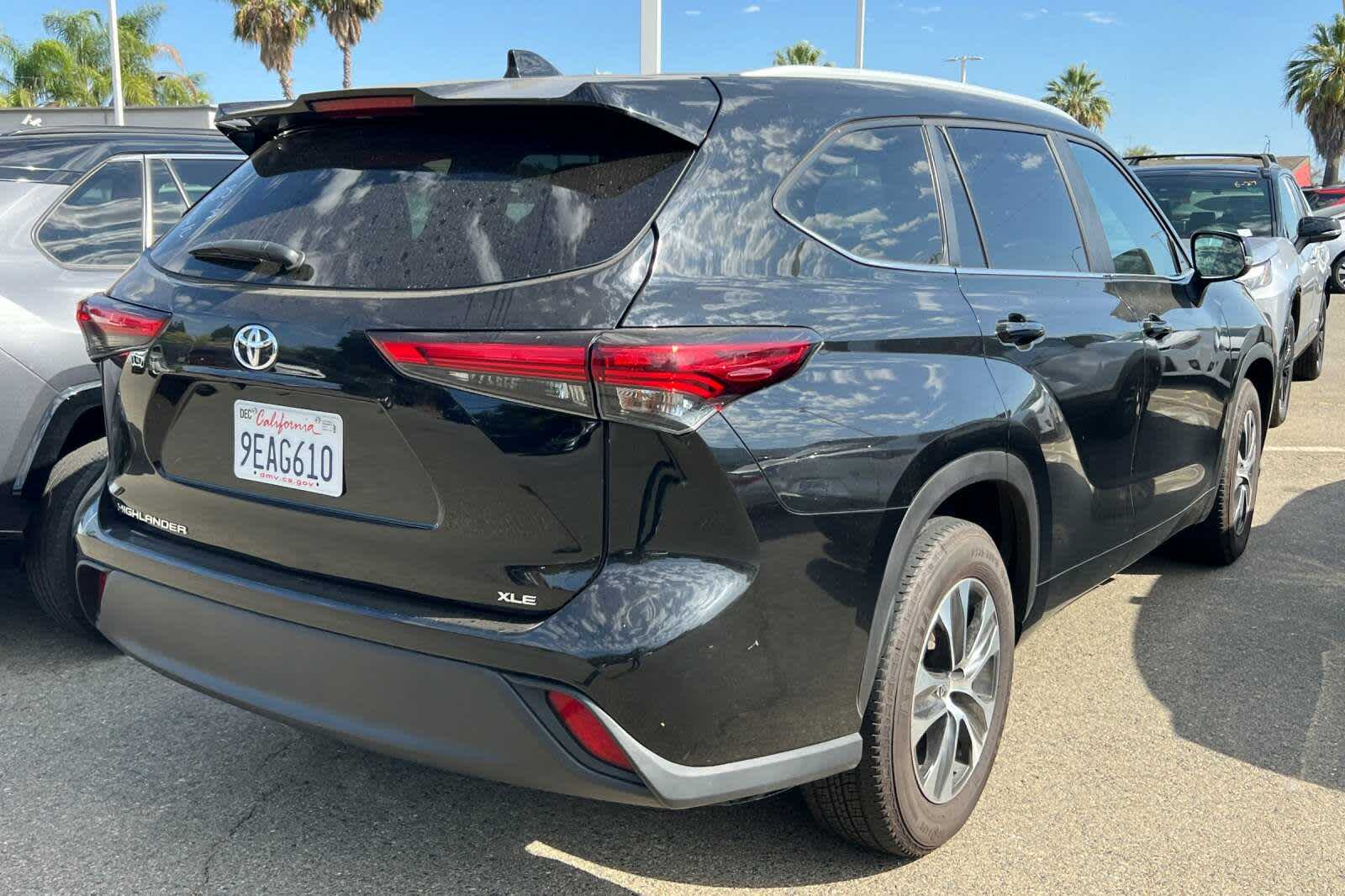 Thumbnail: 2023 Toyota Highlander - 2