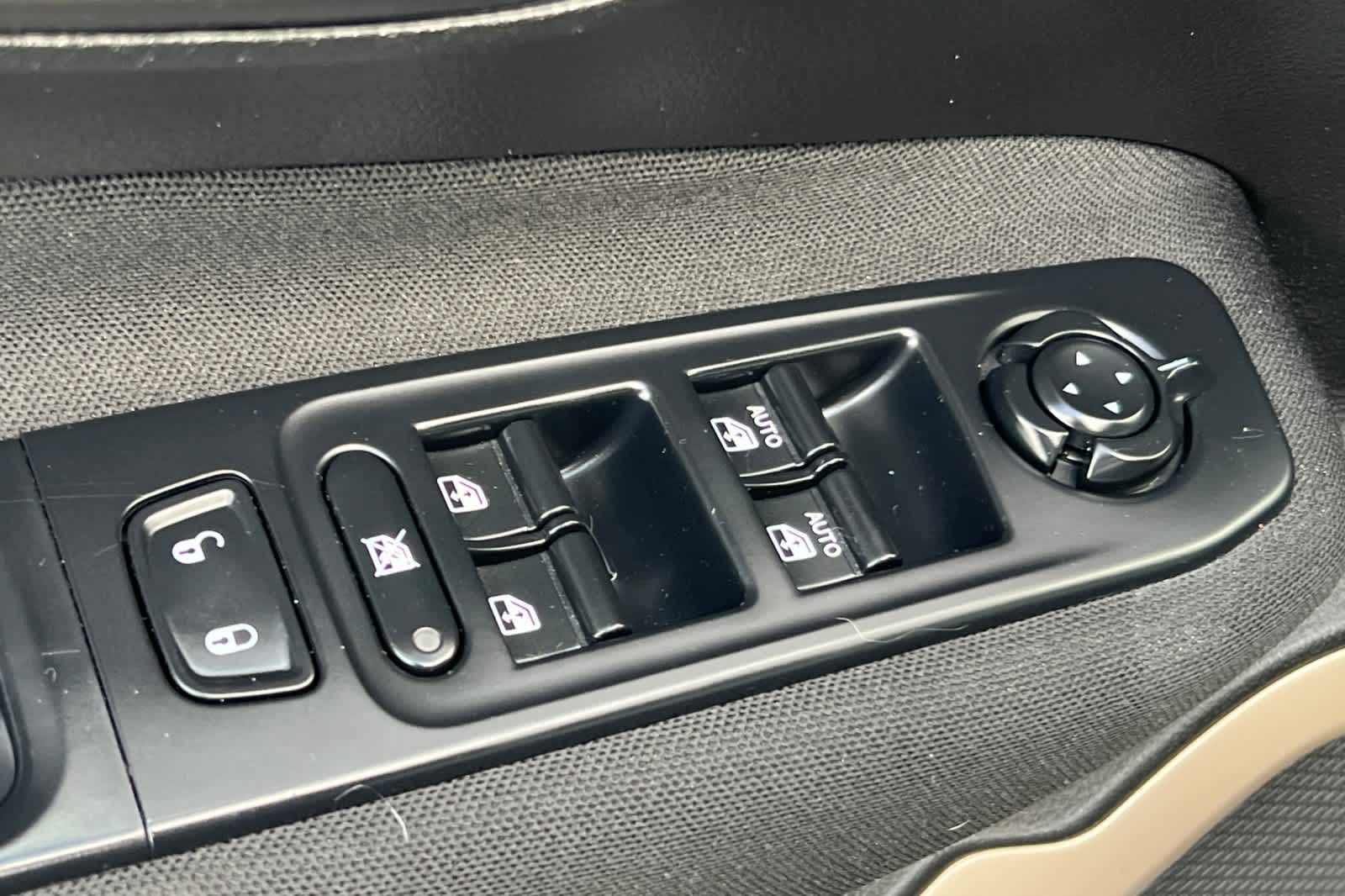 Thumbnail: 2017 Jeep Renegade - 13