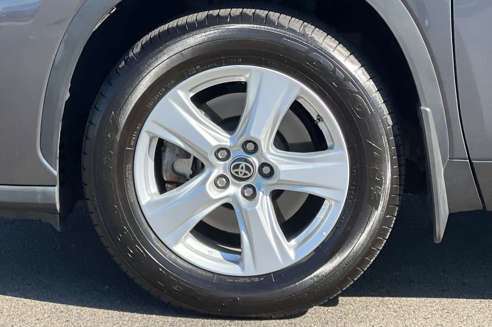 Thumbnail: 2023 Toyota Highlander - 29