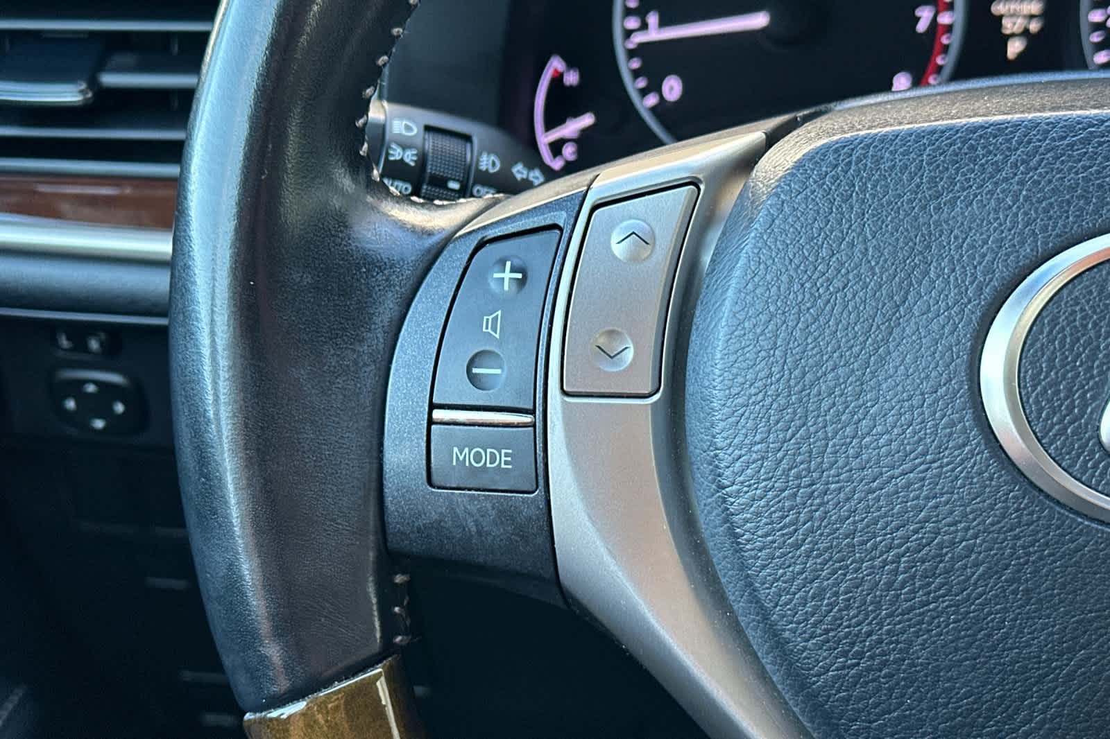 Thumbnail: 2013 Lexus ES - 26