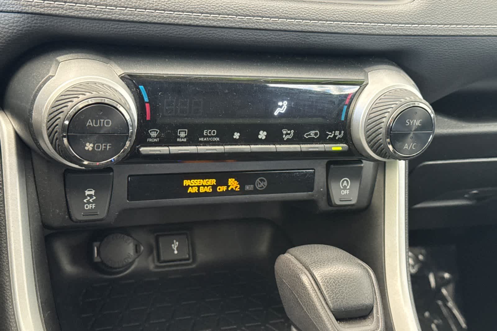 Thumbnail: 2022 Toyota RAV4 - 21